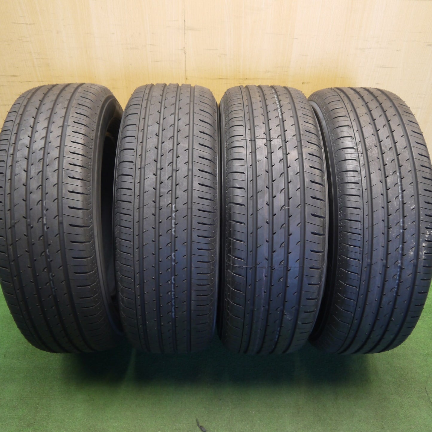 新車外し！26年★225/65R17 ヨコハマ アドバン V03 タイヤ 17インチ 40系 アルファード RAV4 ハリアー CX-5 等★6061003Hノタ