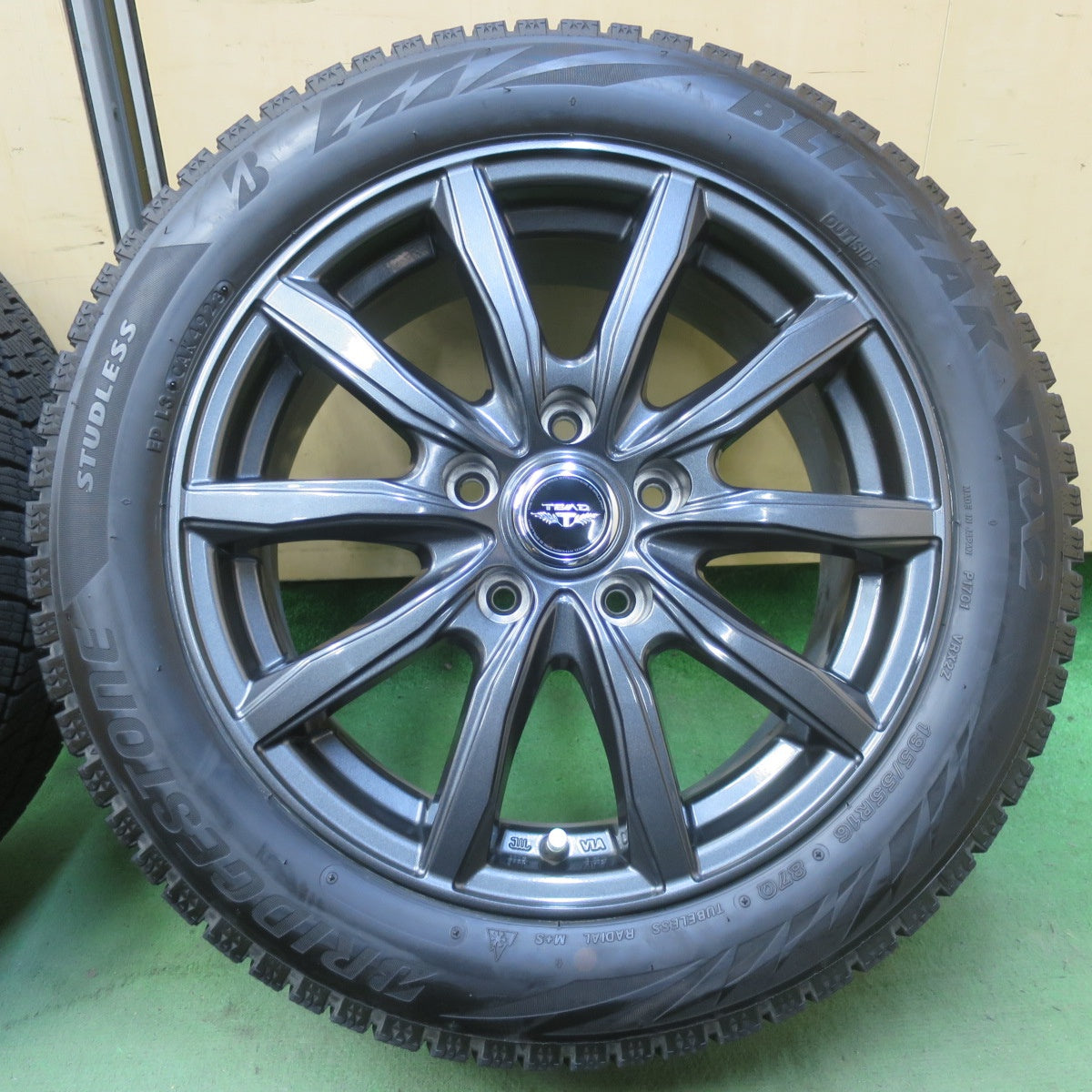 バリ溝！23年！キレイ！9.5分◎スタッドレス 195/55R16 ブリヂストン ブリザック VRX2 TEAD テッド 16インチ PCD114.3/5H◎6101305イス