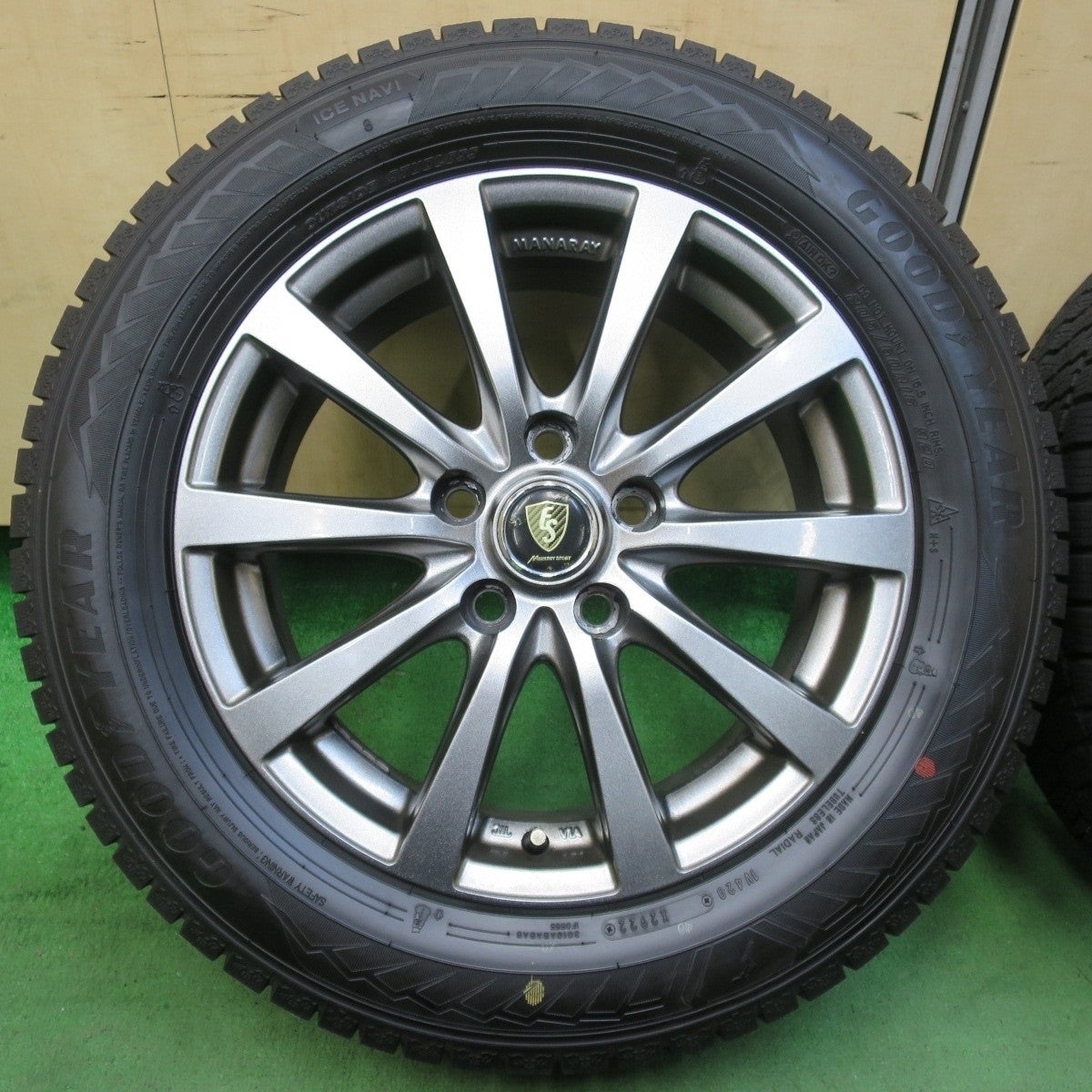 バリ溝！23年！キレイ！9.5分★スタッドレス 205/60R16 グッドイヤー アイスナビ8 MANARAY SPORT マナレイスポーツ 16インチ PCD114.3/5H★5021419イス