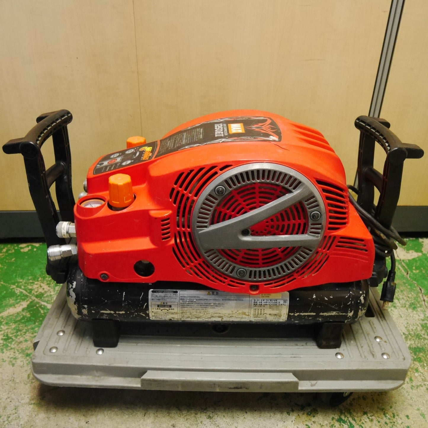 [送料無料] ☆MAX マックス スーパー エア コンプレッサー AK-HH1250E2 エアー ツール 工具 現状品☆