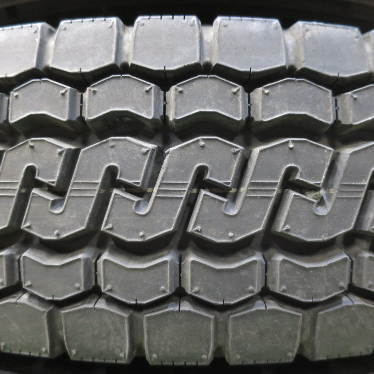 [送料無料] 新車外し！24年！ほぼ未使用★トラック バス タイヤ 205/85R16 117/115N ブリヂストン エコピア M812 ミックス 16インチ★5022801イノタ