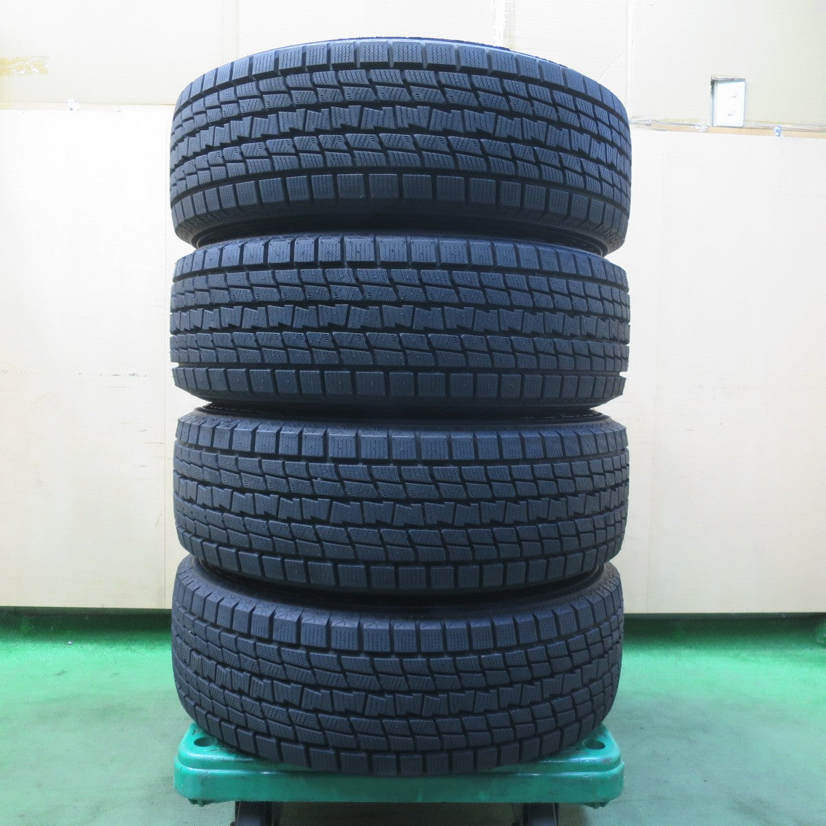 バリ溝！24年！キレイ！ほぼ10分★スタッドレス 215/60R17 グッドイヤー アイスナビ SUV G.Speed Gスピード 17インチ PCD114.3/5H★5111111イス