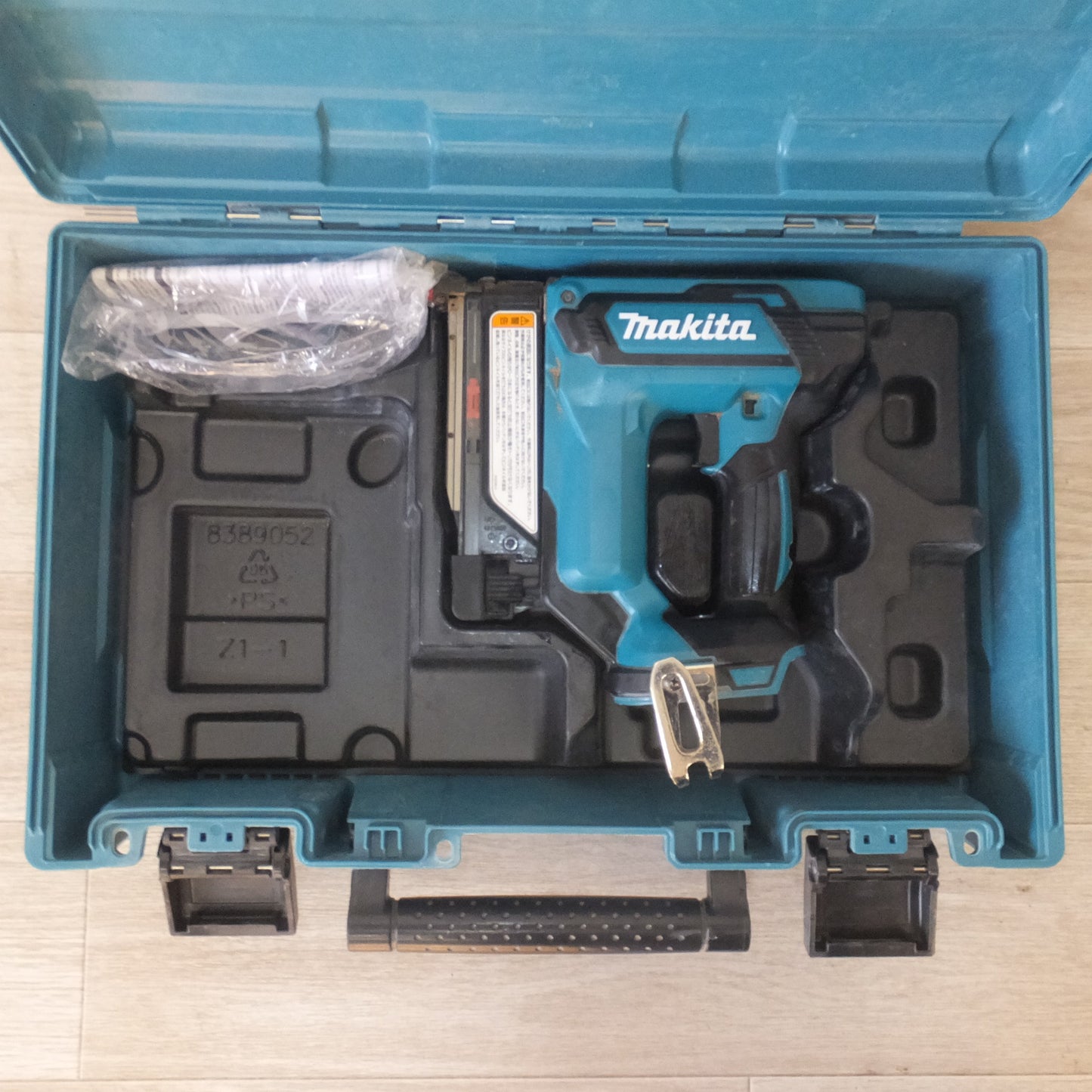 [送料無料] ★マキタ makita 充電式ピンタッカ PT353D 18V 本体のみ★