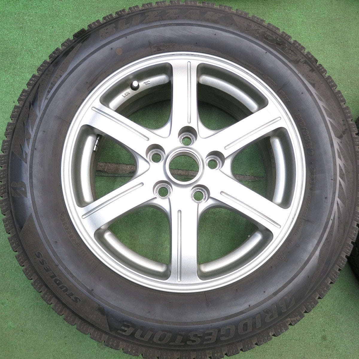 バリ溝！キレイ！8.5分★スタッドレス 215/65R16 ブリヂストン ブリザック VRX2 BALMINUM GR6 バルミナ 16インチ PCD114.3/5H★6053009HAス