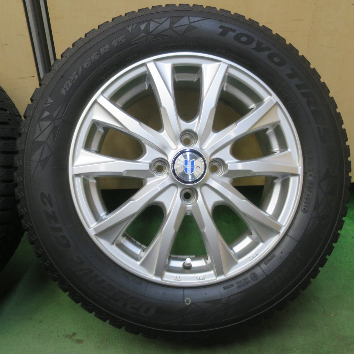 バリ溝！キレイ！9.5分◎スタッドレス 185/65R15 トーヨー オブザーブ GIZ2 NEXTA ネクスタ 15インチ PCD100/4H◎6081216イス
