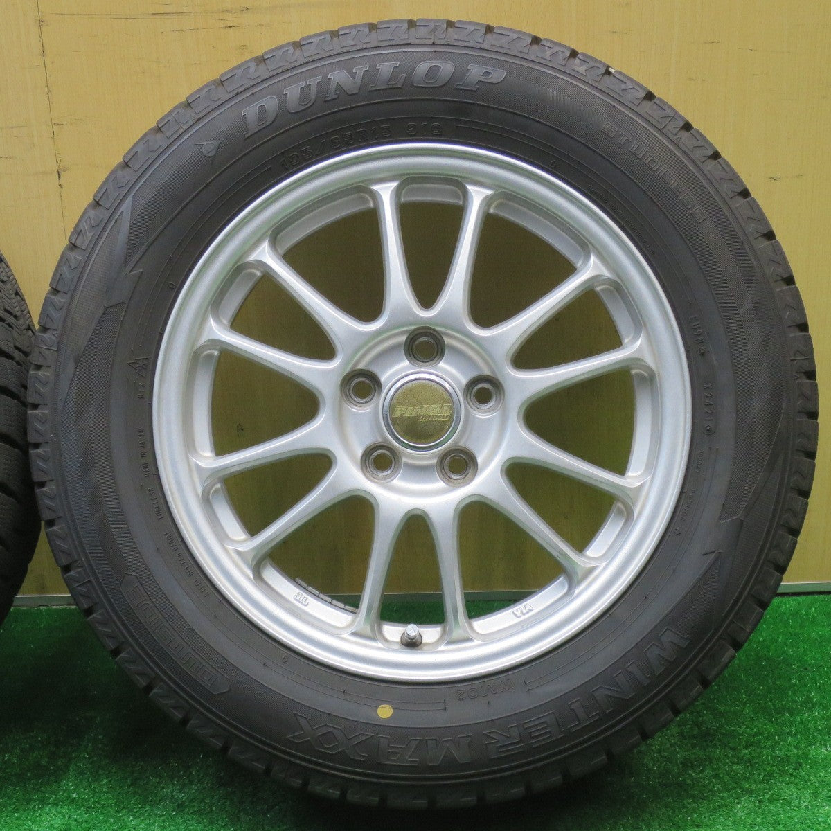 バリ溝！21年！キレイ！9.5分★プリウス 等 195/65R15 スタッドレス ダンロップ ウインターマックス WM02 FINAL MIND ファイナルマインド 15インチ PCD100/5H★5101405NJス