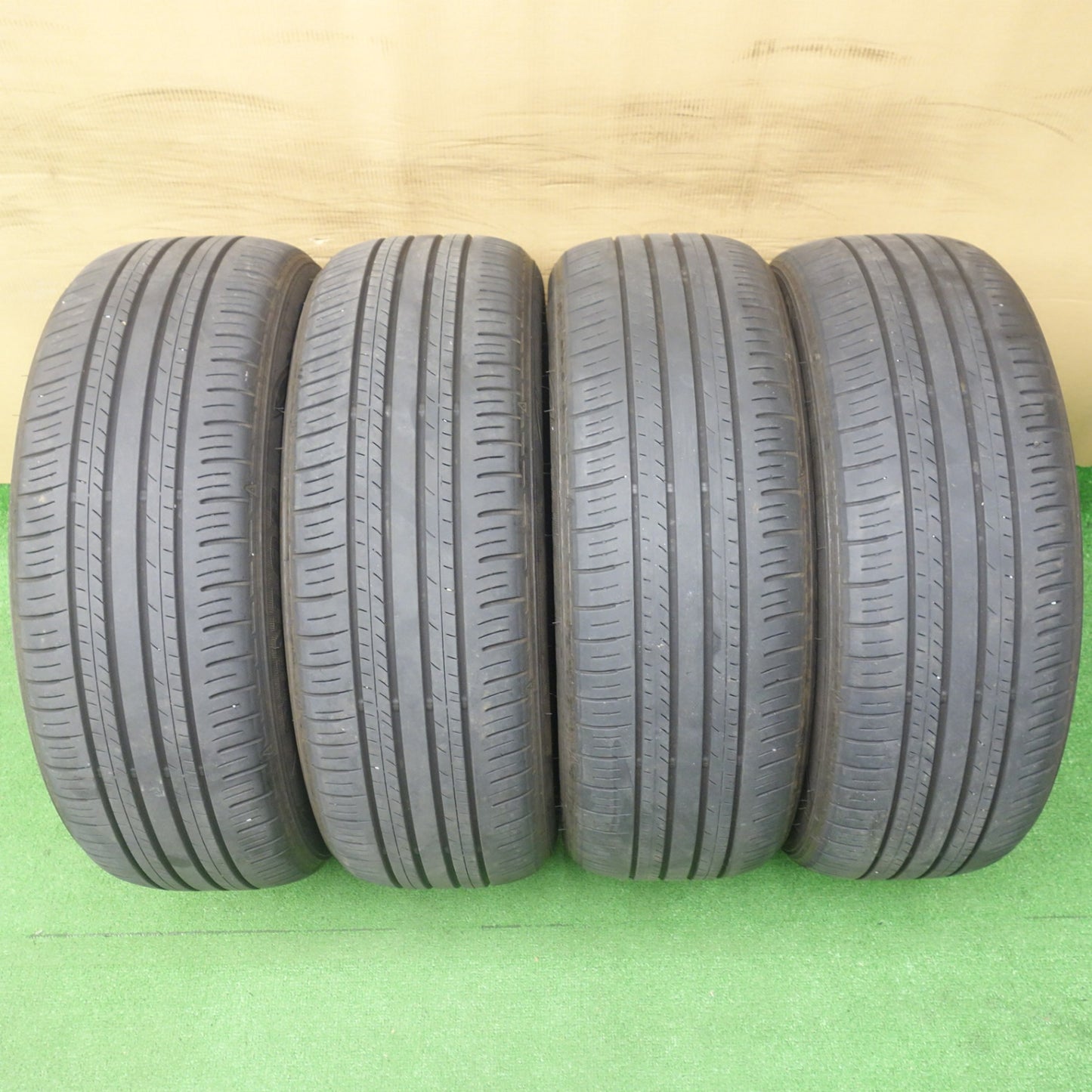 バリ溝！23年！8.5分★205/55R17 ダンロップ エナセーブ EC300+ タイヤ 17インチ ノア ヴォクシー エスクァイア セレナ ステップワゴン 等★6062803KTノタ