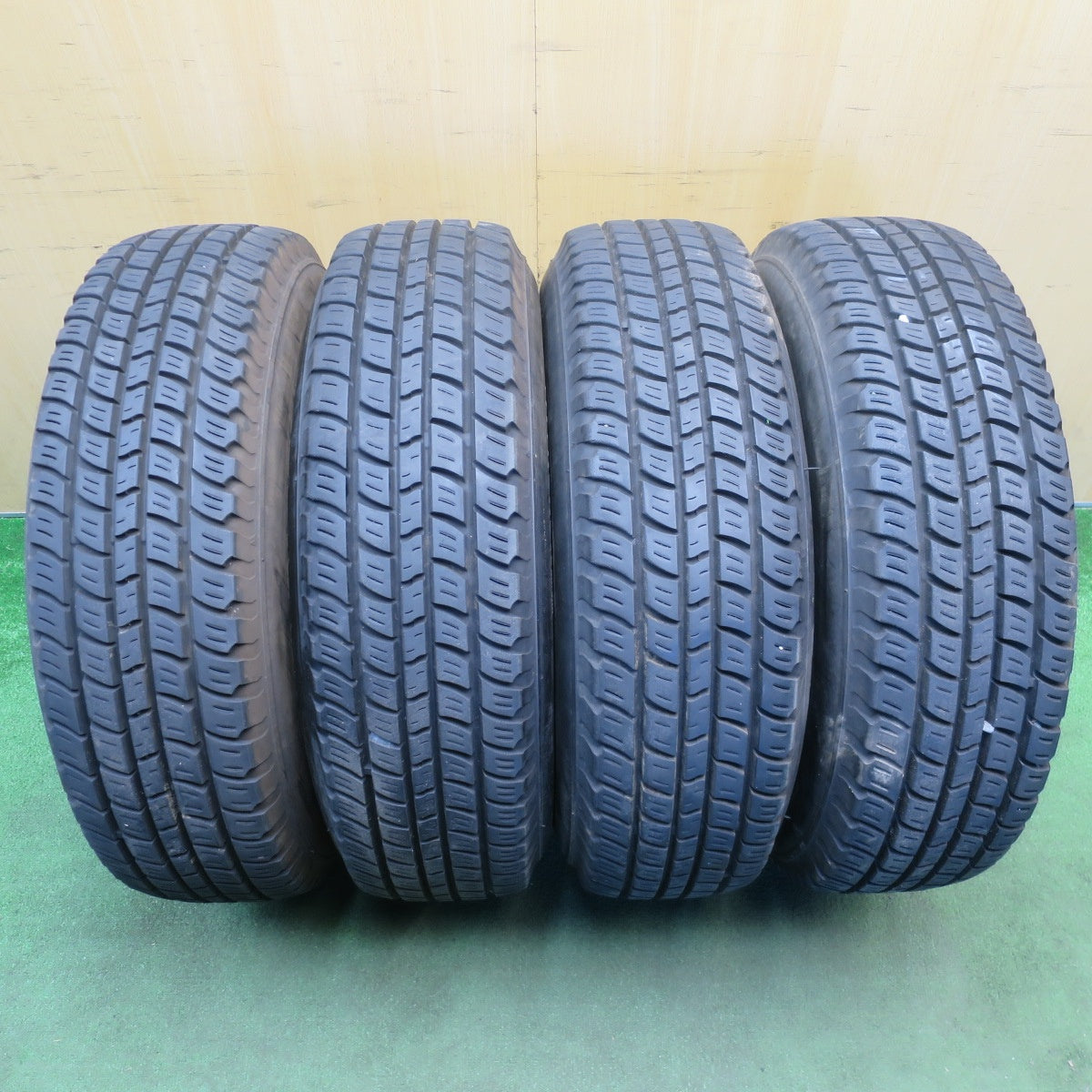 バリ溝！9.5分★215/80R15 112/110L ヨコハマ SUPER DIGGER-V スチール ホイール 15インチ PCD139.7/6H★6042101NJノ