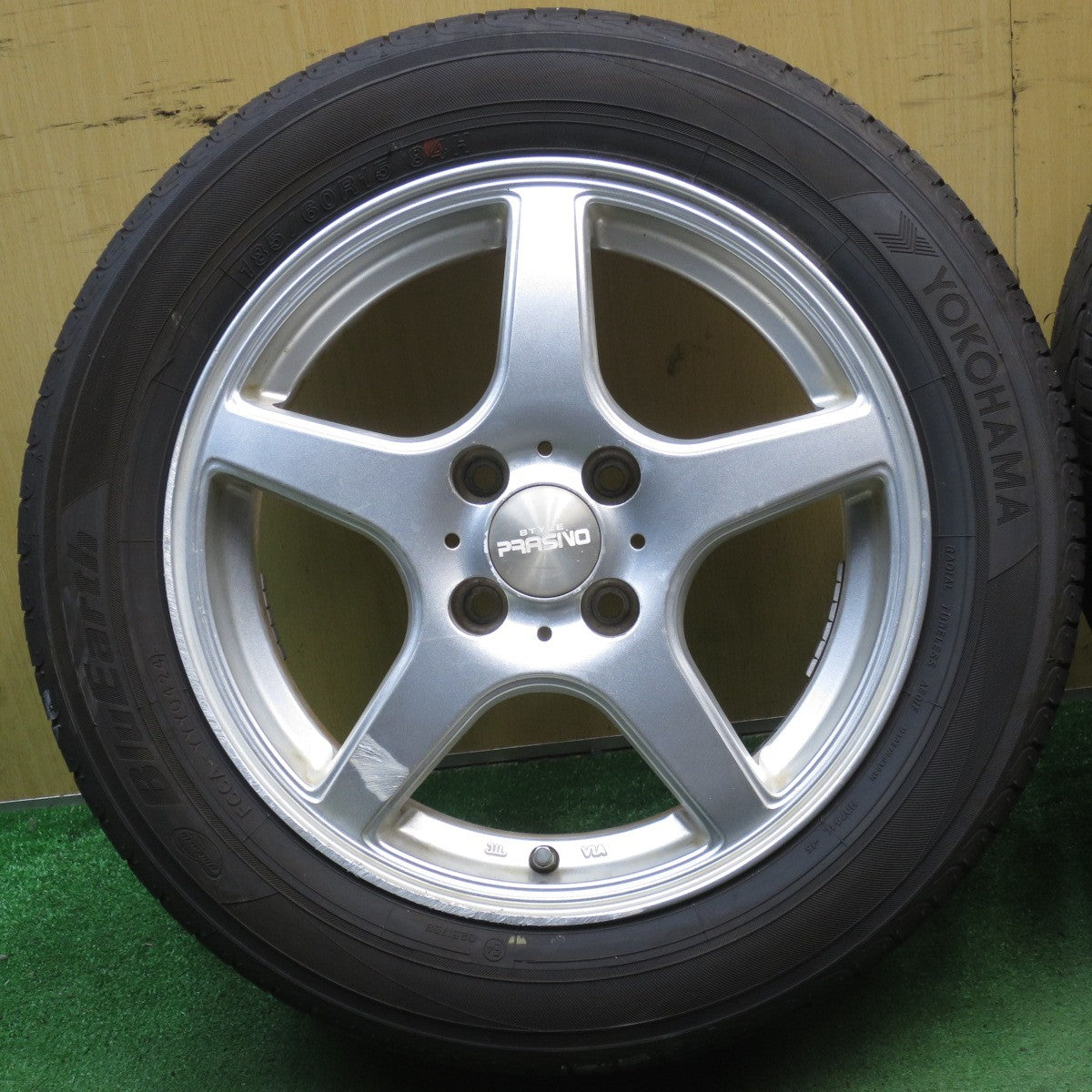 バリ溝！24年！8.5分★185/60R15 ブリヂストン ブルーアース AE01F STYLE PRASINO スタイル プラシノ 15インチ PCD100/4H★5082905NJノ
