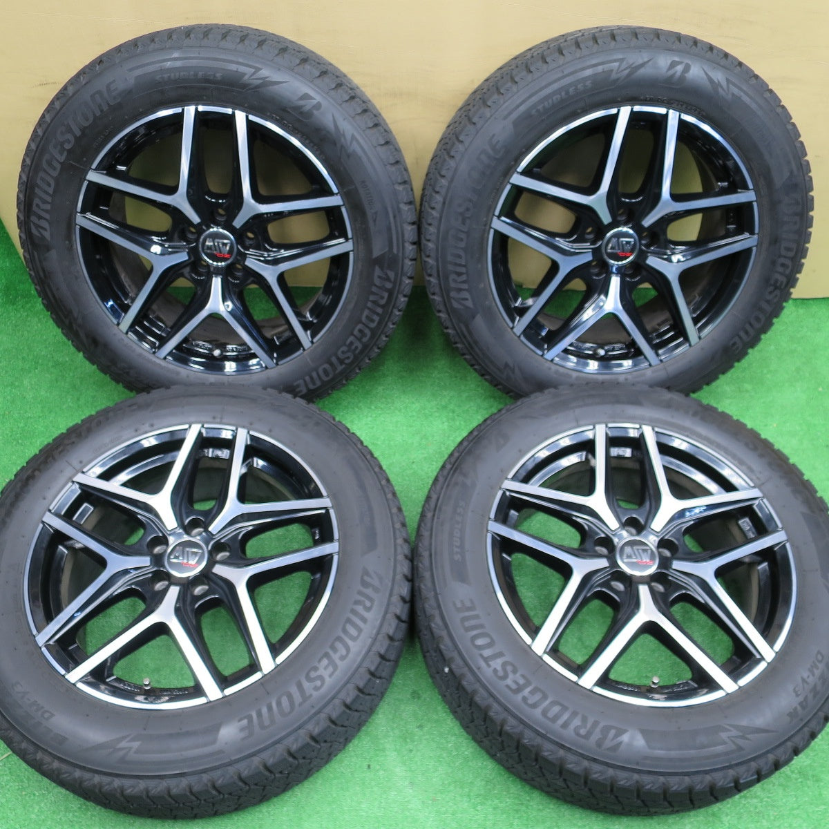 バリ溝！キレイ！9分★ベンツ 等 MSW 40 O・Z 235/60R18 スタッドレス ブリヂストン ブリザック DM-V3 18インチ OZ PCD112/5H★5122001NKス