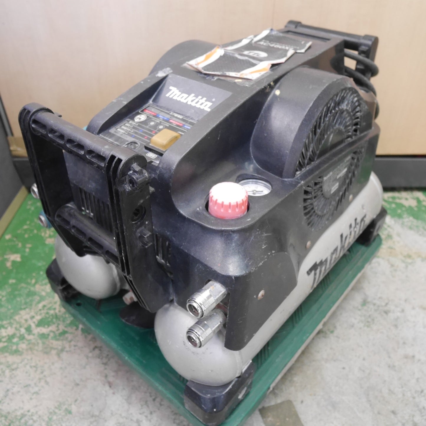 ☆マキタ エア コンプレッサー AC460XL 11L 高圧用 一般用 エアー ツール 工具 makita 100V 現状品☆ [送料無料]