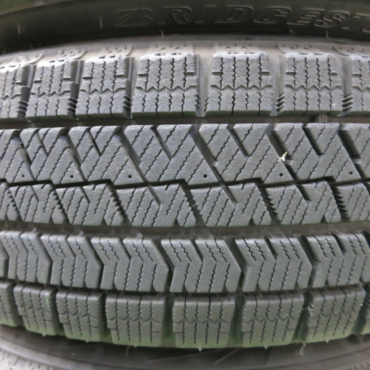 *送料無料* バリ溝！9.5分★スタッドレス 165/70R14 ブリヂストン ブリザック VRX2 SG-E 14インチ PCD100/4H★4061104ナス