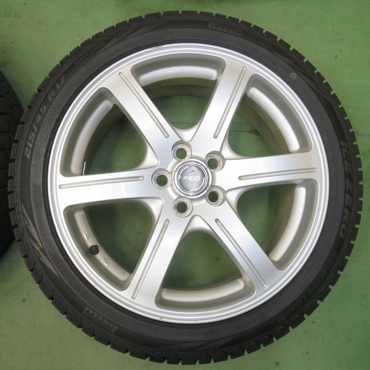 バリ溝！24年！9.5分★プリウス 等 215/45R17 スタッドレス ピレリ アイスゼロ アシンメトリコ FEID フェイド 17インチ PCD100/5H★6032504イス