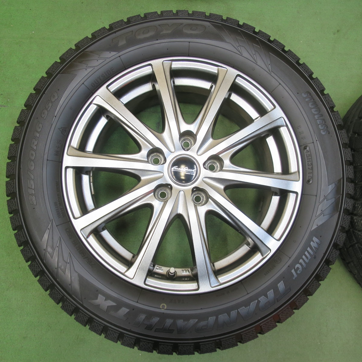 ほぼ未使用！キレイ★スタッドレス 215/60R16 トーヨー ウインター トランパス TX EuroSpeed MANARAY SPORT ユーロスピード 16インチ PCD114.3/5H★5120907イス
