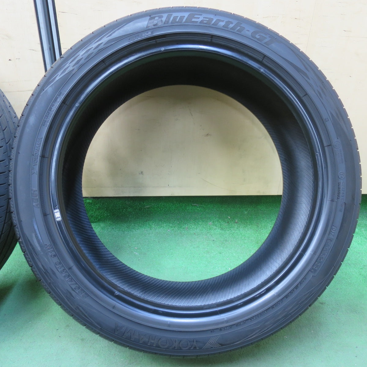 バリ溝！24年！ほぼ10分★225/45R18 ヨコハマ BluEarth-GT AE51 ブルーアース タイヤ 18インチ クラウン カムリ プリウスα オデッセイ レヴォーグ 等★5121003イノタ