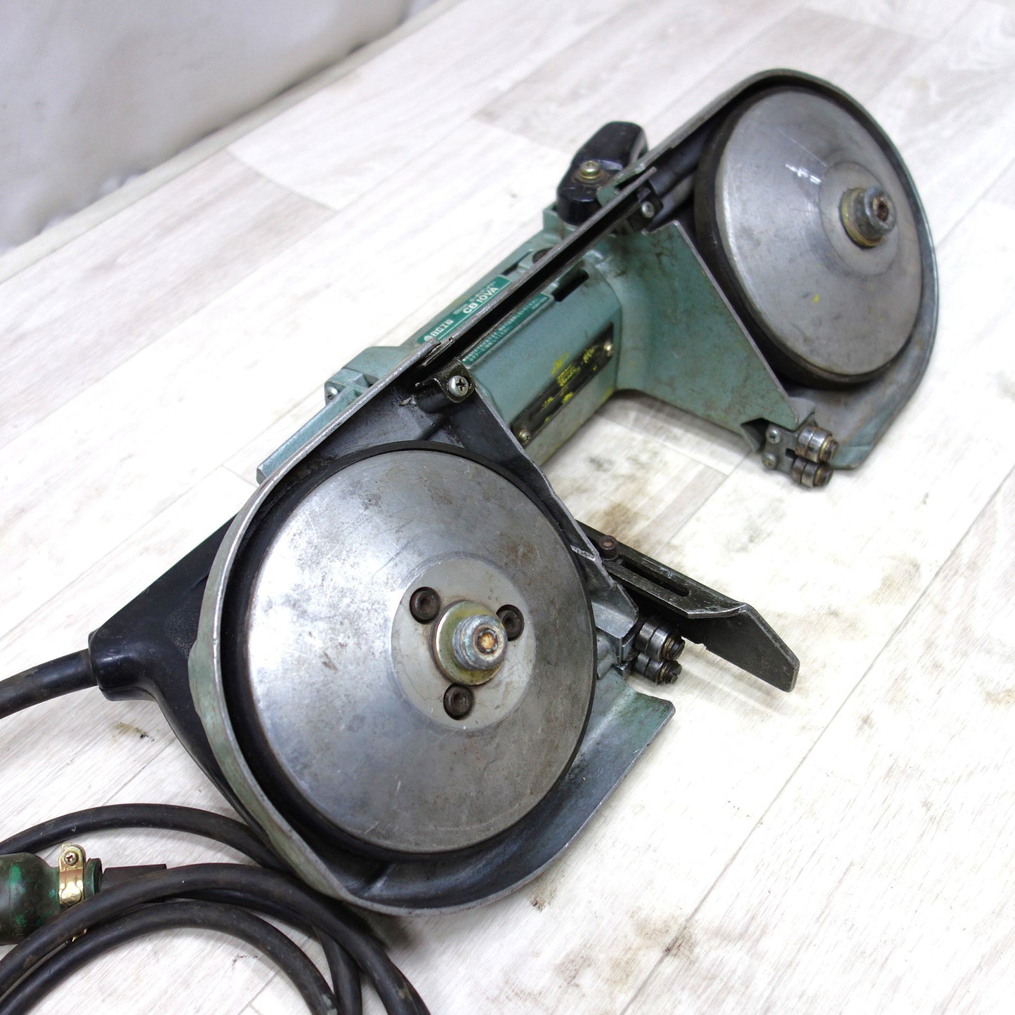 [送料無料] ◆HITACHI 日立工機 100mm ロータリバンドソー CB10VA 切断機 電動工具 100V◆