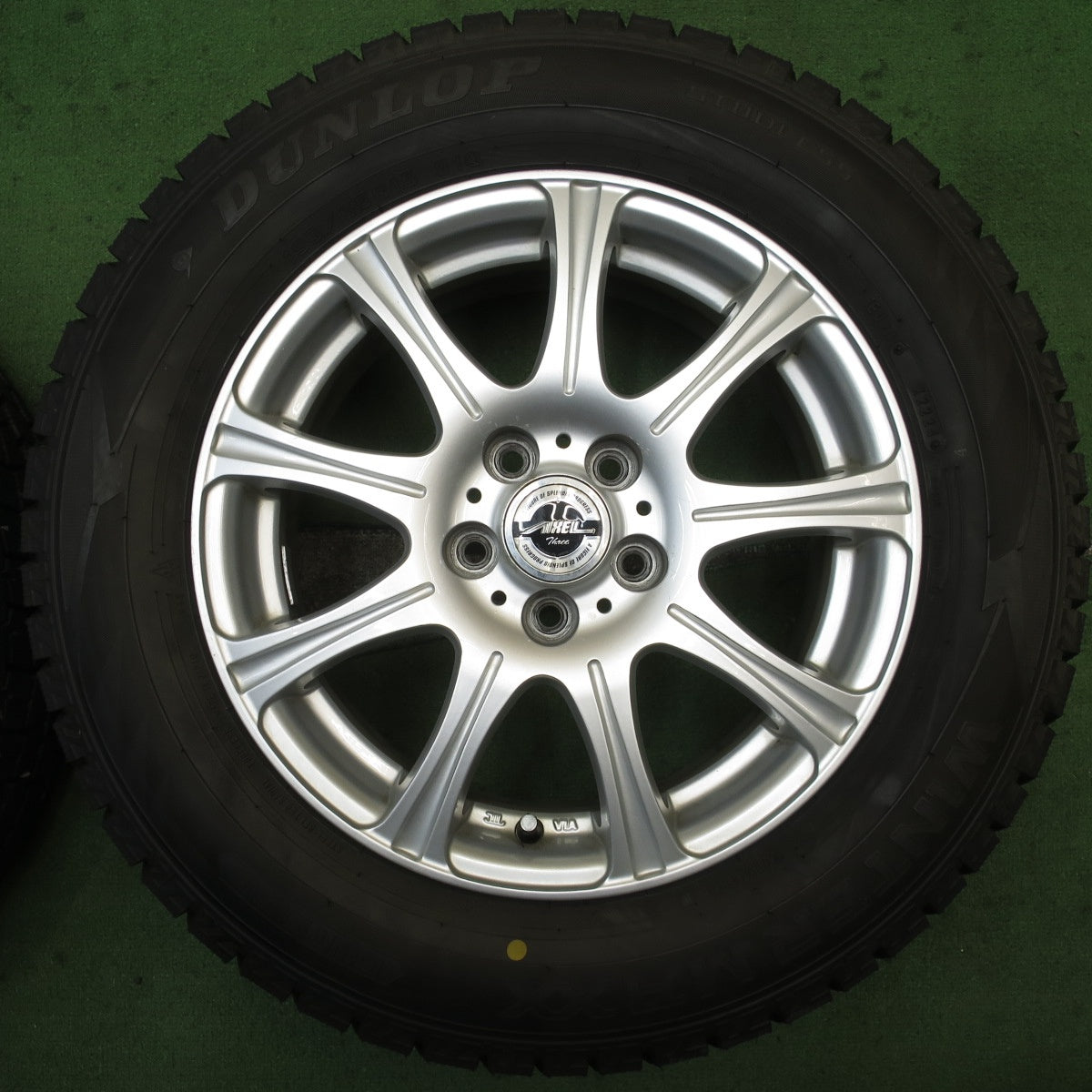 バリ溝！24年！キレイ！ほぼ10分★プリウス 等 195/65R15 スタッドレス ダンロップ ウインターマックス WM02 AXEL Three アクセル 15インチ PCD100/5H★5081107NJス