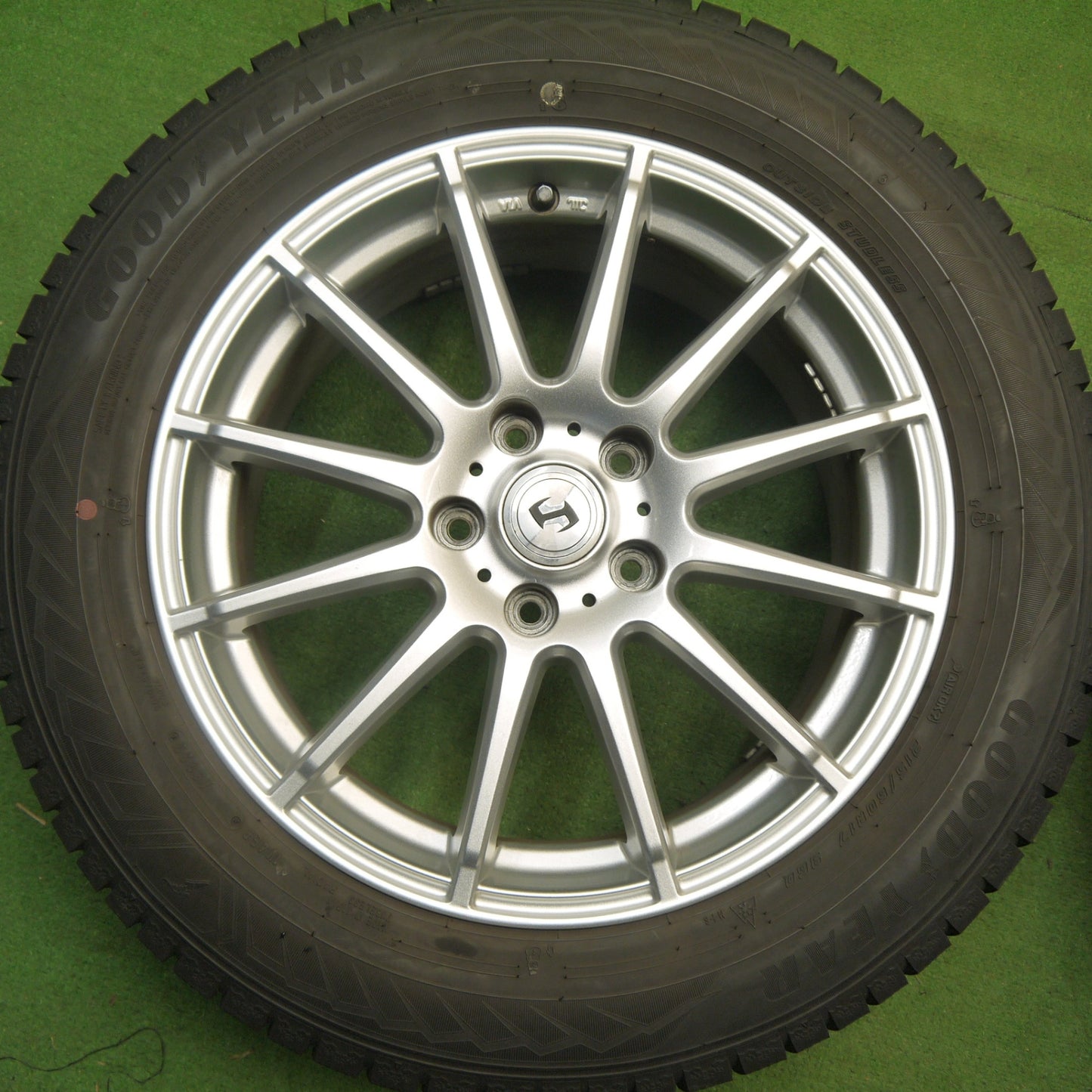 バリ溝！22年！キレイ！8.5分★スタッドレス 215/60R17 グッドイヤー アイスナビ8 weds 社外 アルミ ウェッズ 17インチ PCD114.3/5H★6041007Hス