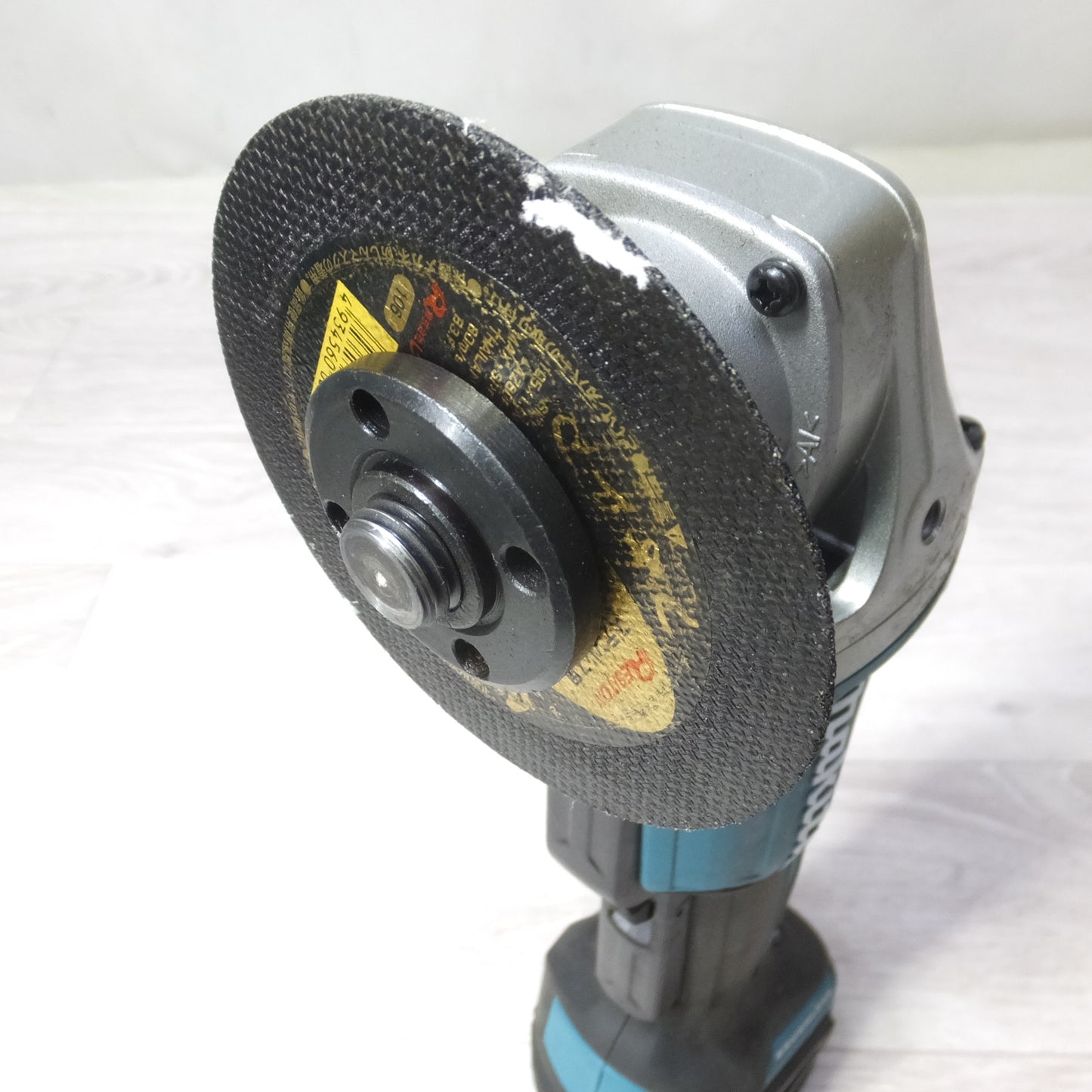 [送料無料] 美品◆makita マキタ 125mm 充電式ディスクグラインダ 18V バッテリー2個 充電器付き 研磨機 電動工具◆