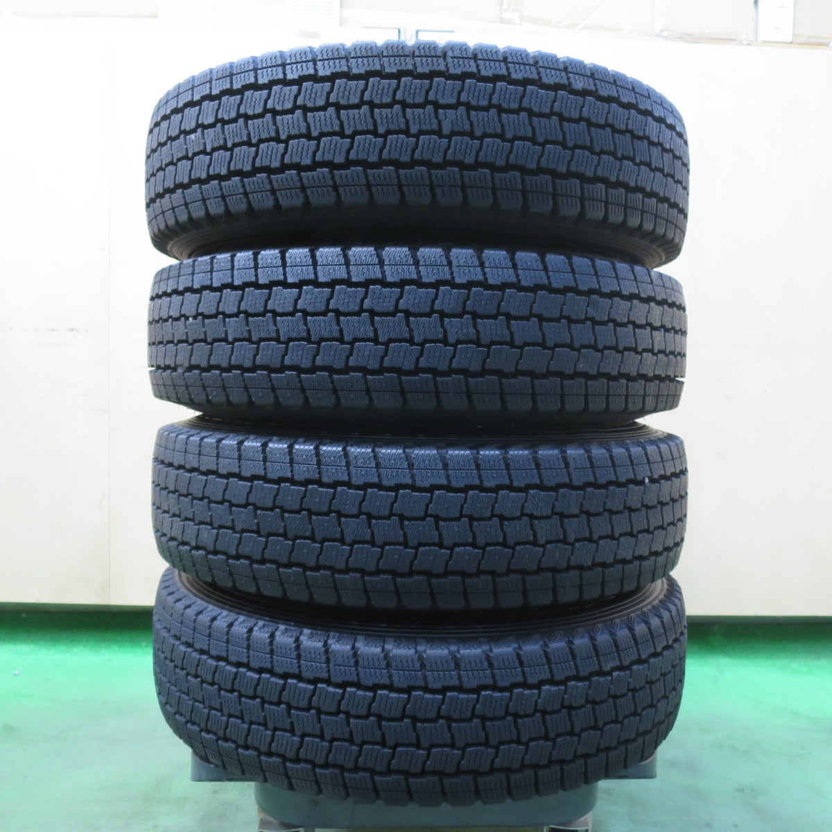 超バリ溝！24年！キレイ！9.5分以上★スタッドレス 155/80R14 88/86N グッドイヤー アイスナビ CARGO ravrion RS01 ラブリオン 14インチ PCD100/4H★5102802イス