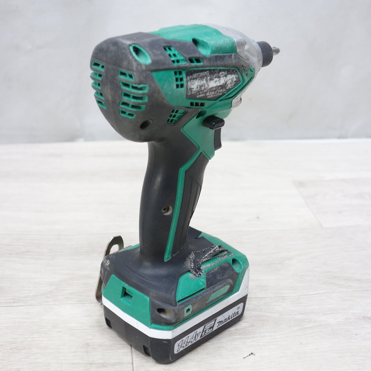 [送料無料] バッテリー2個!付属品付き◆マキタ 充電式 インパクト ドライバ 14.4V MTD001DSX 充電器 ケース付き 電動 工具◆