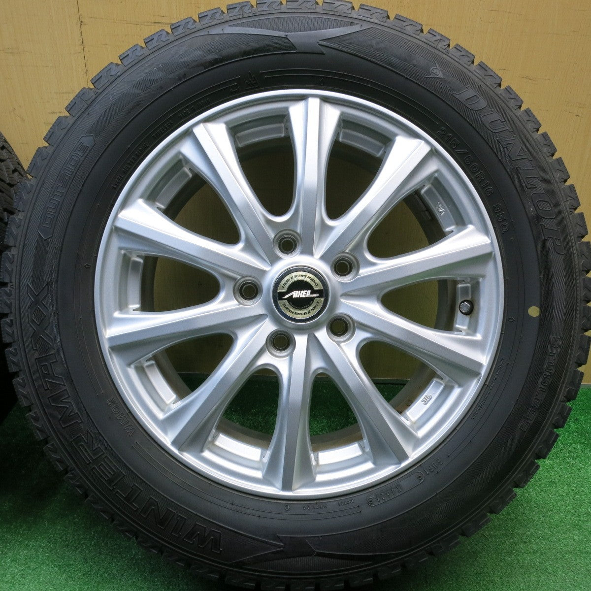 バリ溝！21年！キレイ！9.5分★スタッドレス 215/60R16 ダンロップ ウインターマックス WM02 AXEL Four アクセル フォー 16インチ PCD114.3/5H★5122106HAス