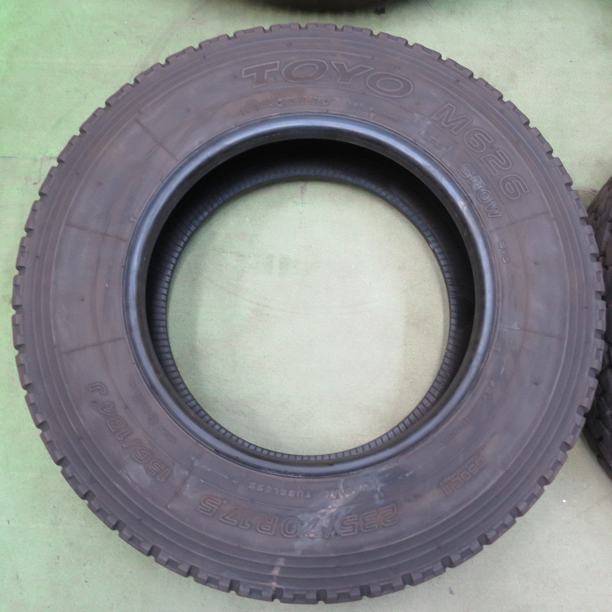 バリ溝！24年！9分★トラック 高荷重 トレーラー 等 タイヤ 235/70R17.5 136/134J トーヨー M626 オールシーズン ミックス 17.5インチ★6072905イスタ
