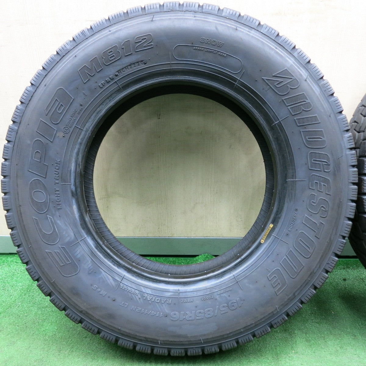 *送料無料* バリ溝！20年！9.5分★トラック タイヤ 195/85R16 114/112N ブリヂストン エコピア M812 ミックス オールシーズン 16インチ★4071314NJスタ