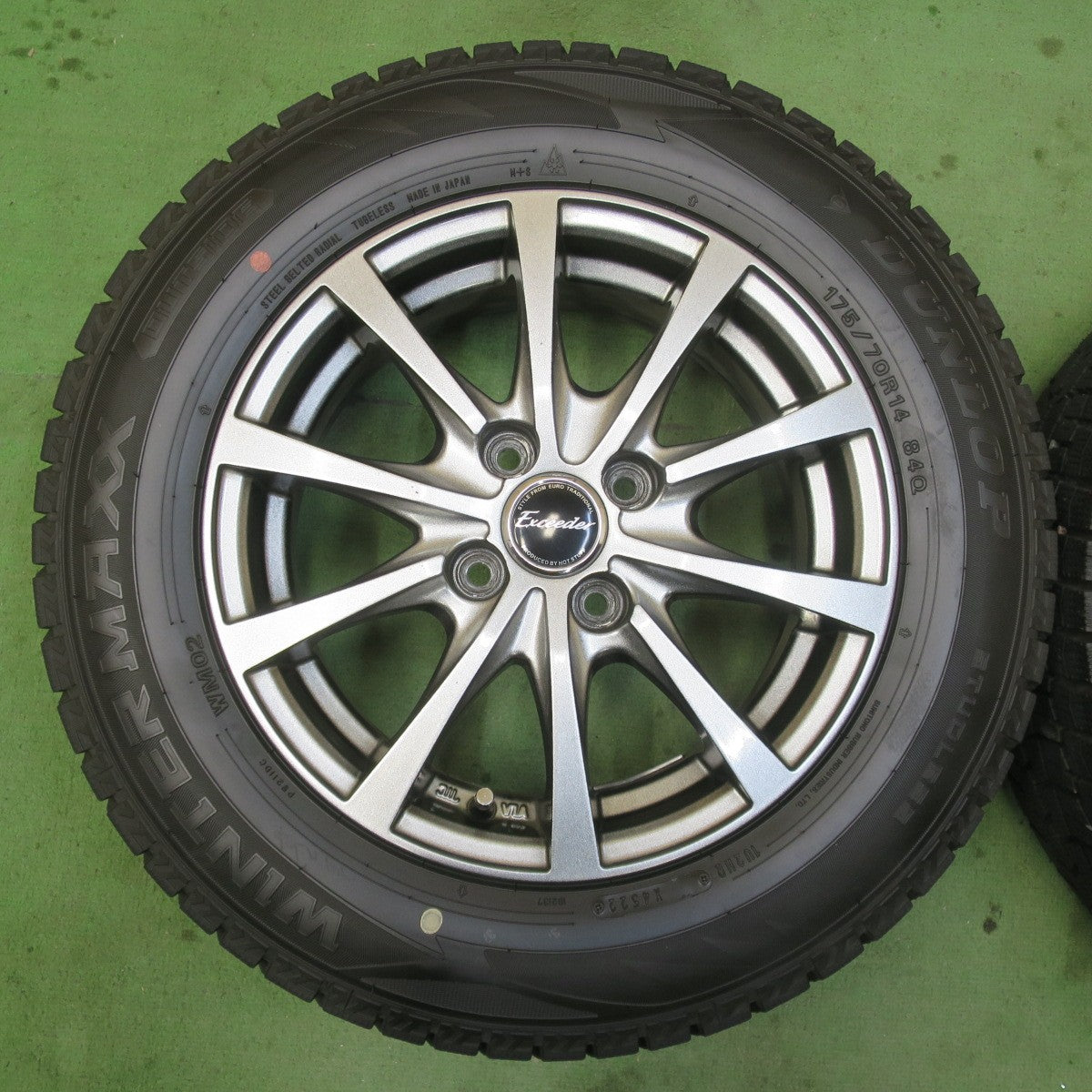 バリ溝！22年！ほぼ10分★スタッドレス 175/70R14 ダンロップ ウインターマックス WM02 Exceeder エクシーダー 14インチ PCD100/4H★6012701イス