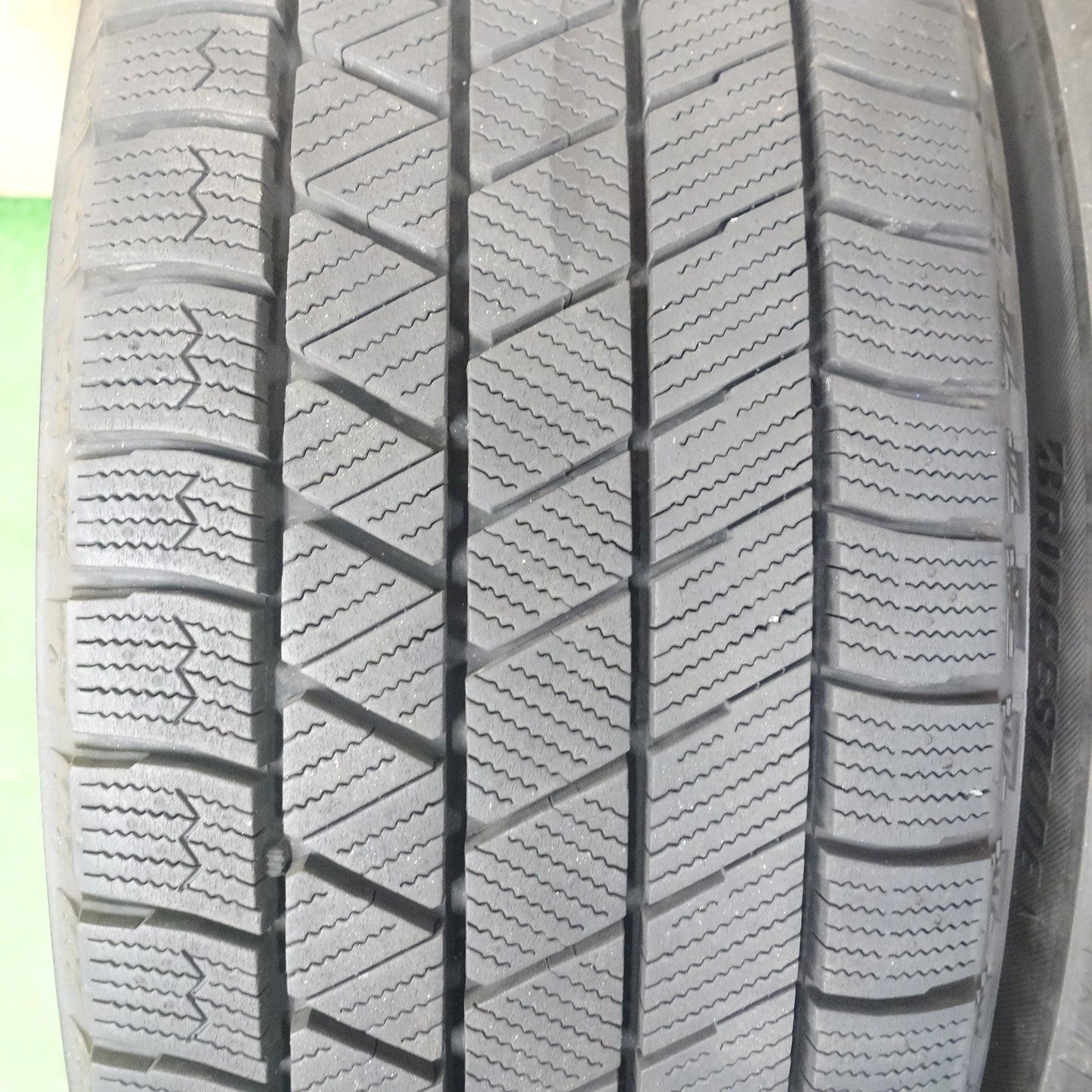 バリ溝！23年！9.5分★アウディ ワーゲン 等 MAK LOWE FF 225/40R18 スタッドレス ブリヂストン ブリザック VRX3 レーベ 18インチ PCD112/5H★6020904KTス