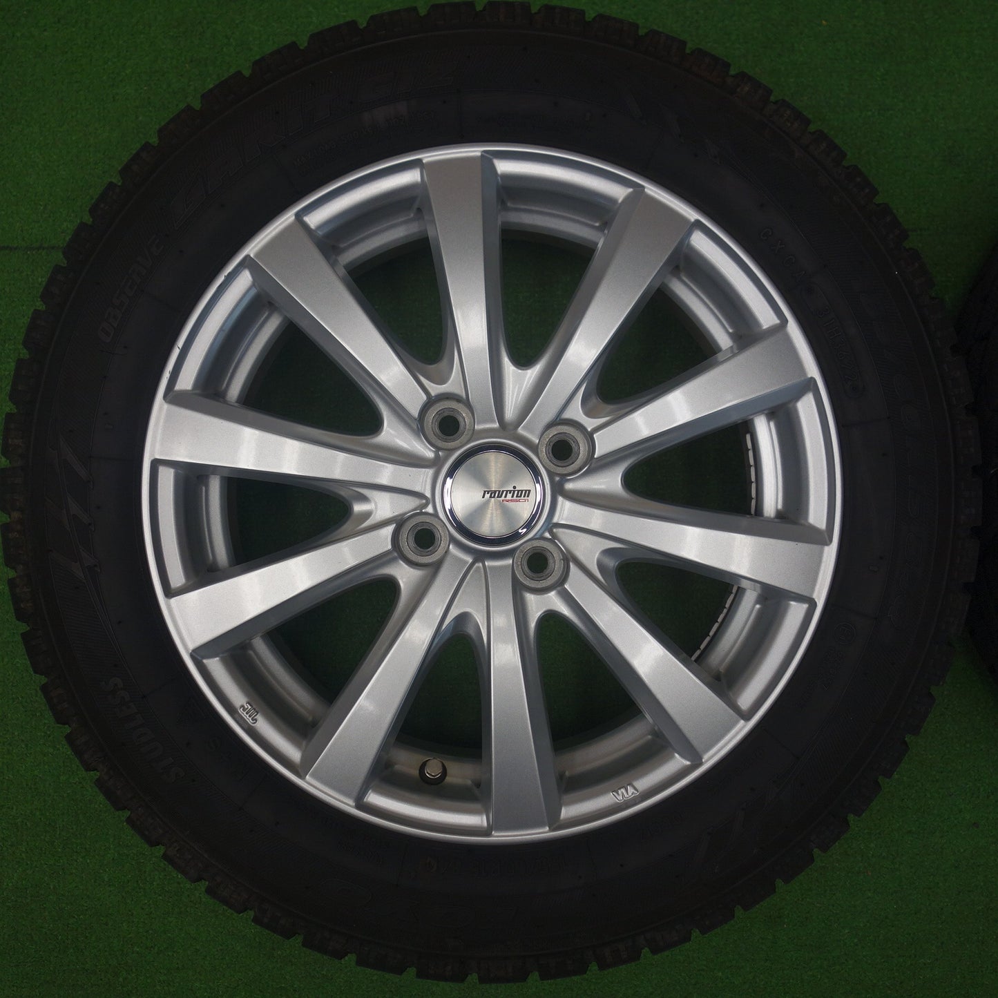 バリ溝！22年！キレイ！9.5分★スタッドレス 185/60R15 トーヨー オブザーブ ガリット GIZ ravrion RS01 ラブリオン 15インチ PCD100/4H★6051802KTス