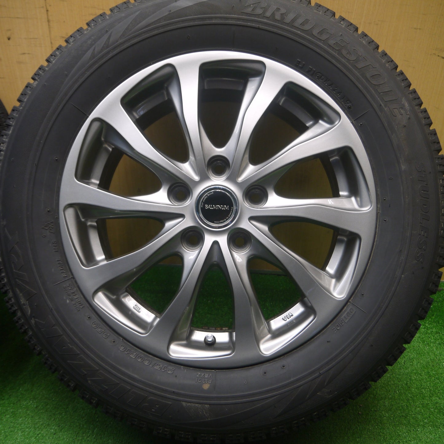 [送料無料] キレイ★スタッドレス 215/60R16 ブリヂストン ブリザック VRX BALMINUM バルミナ 16インチ PCD114.3/5H★4110603Hス