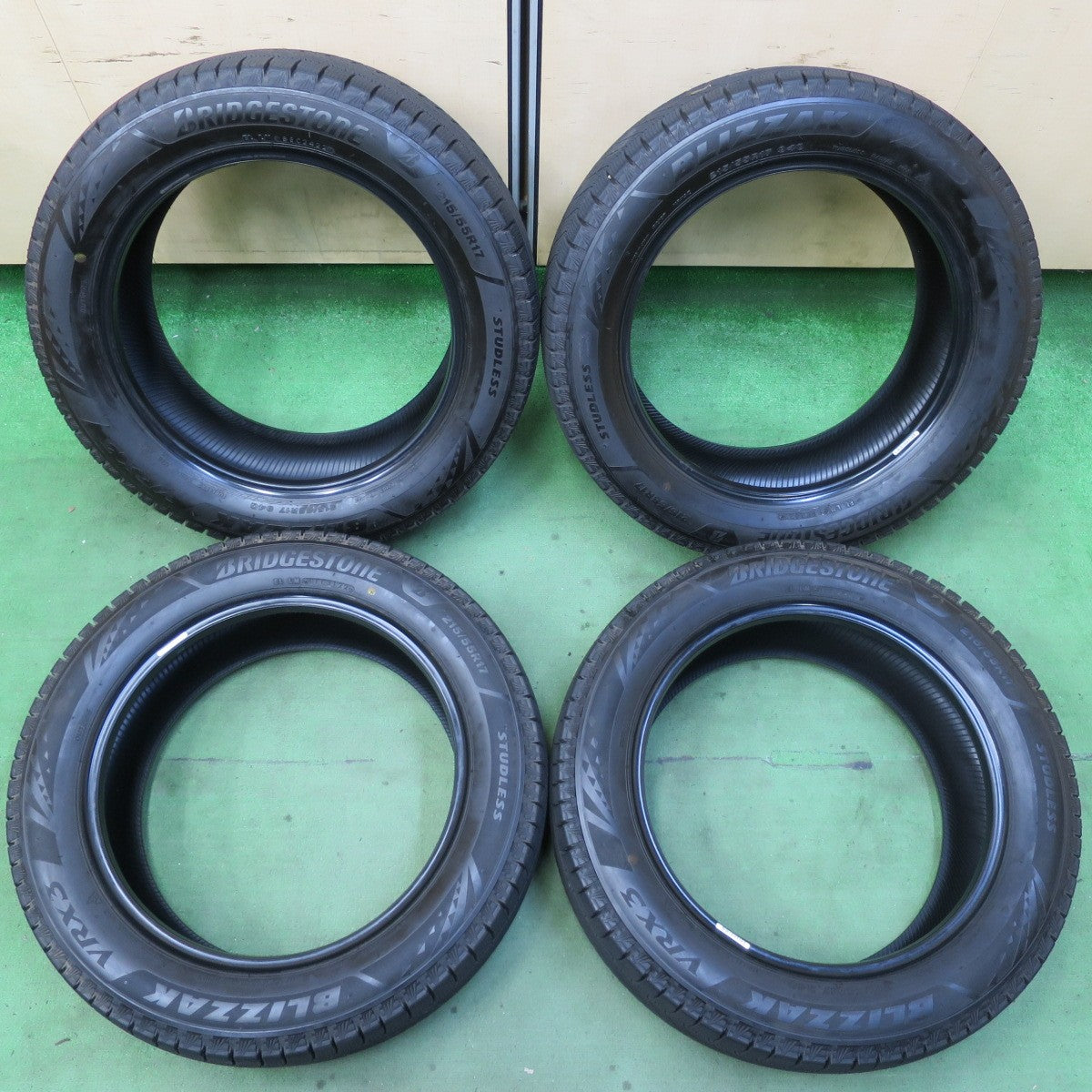 バリ溝！22年！9.5分★スタッドレス 215/55R17 ブリヂストン ブリザック VRX3 タイヤ 17インチ オデッセイ ヴェゼル エスティマ 等★5062602イスタ
