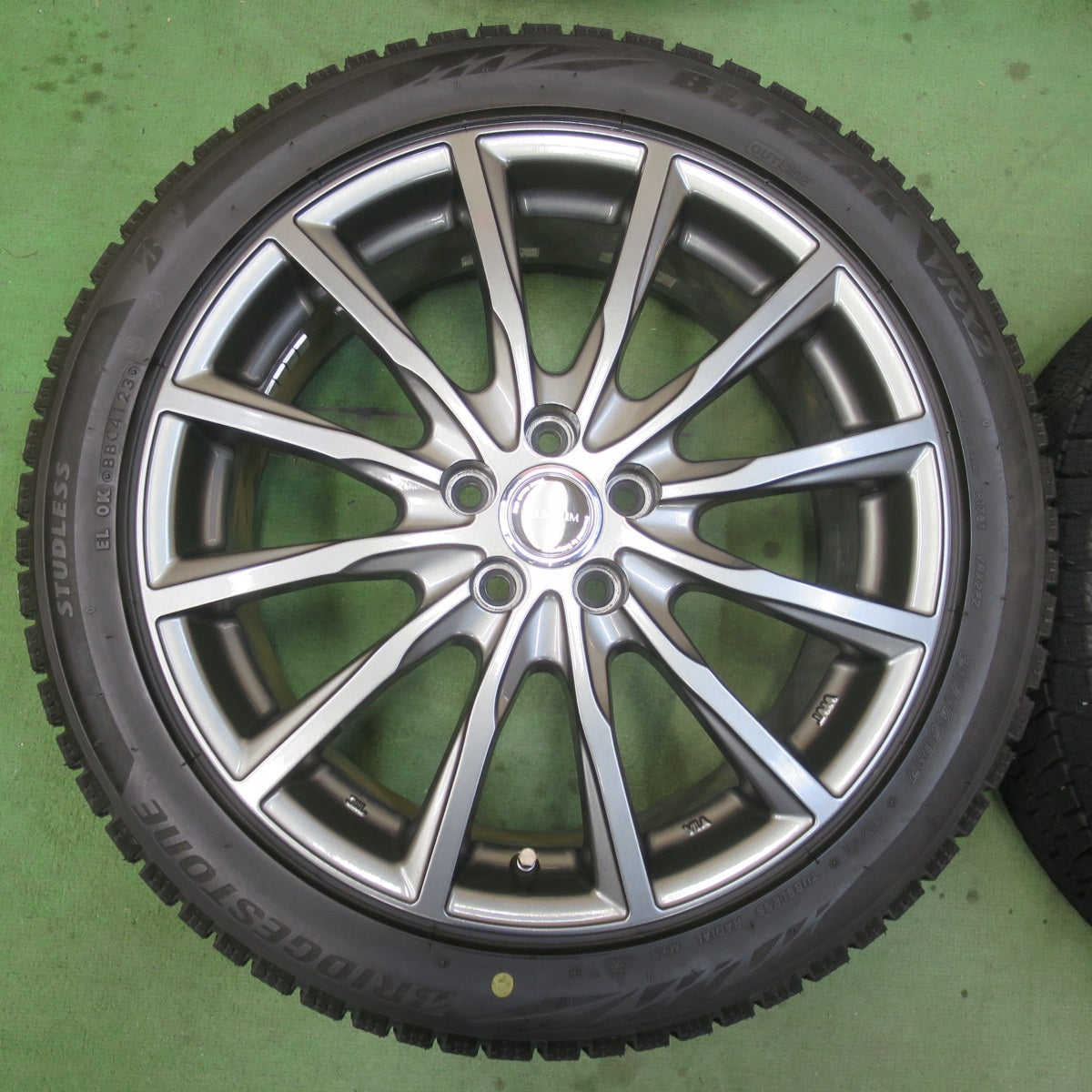 バリ溝！23年！キレイ！9.5分★プリウス 等 215/45R17 スタッドレス ブリヂストン ブリザック VRX2 BALMINUM AR12 バルミナ 17インチ PCD100/5H★6020505イス