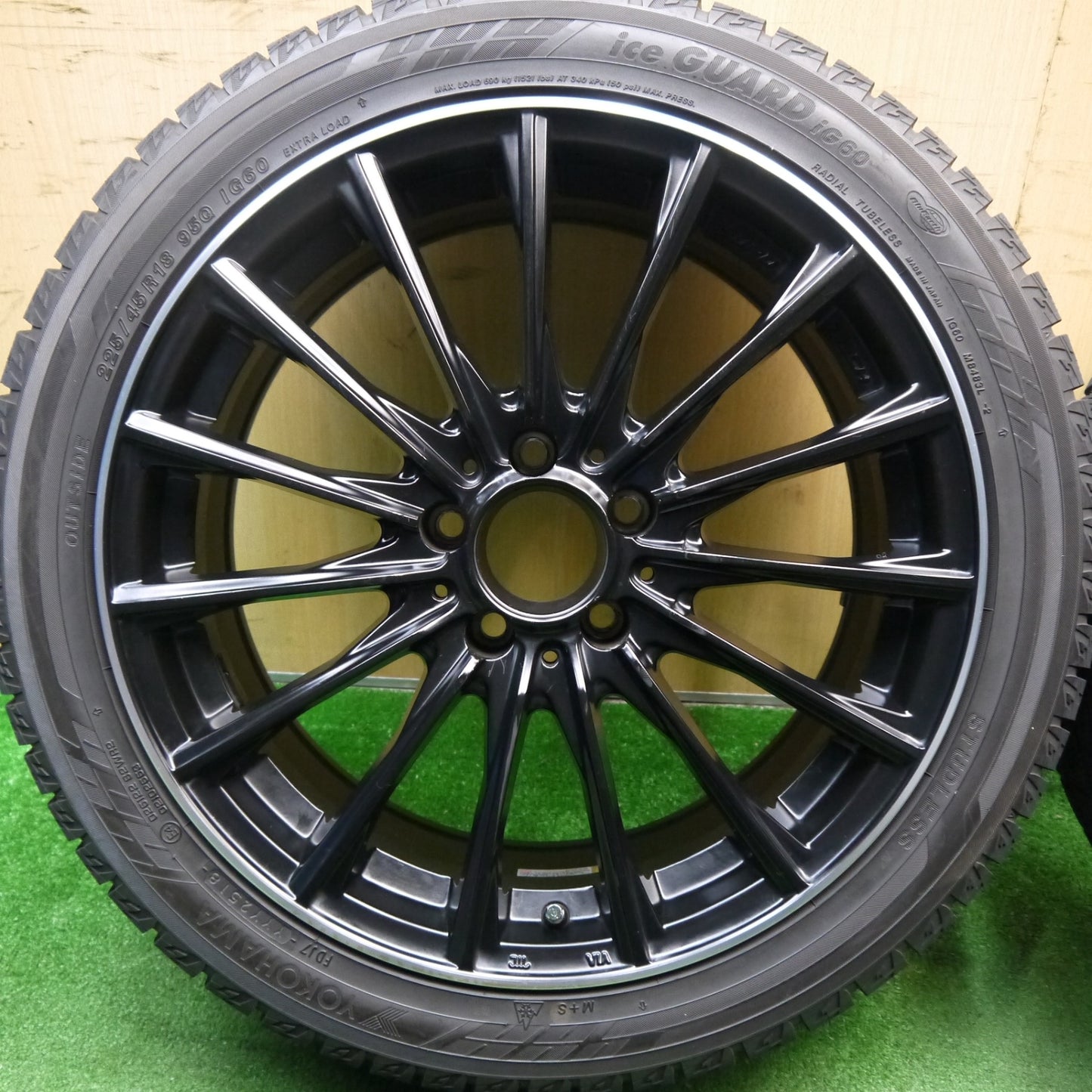 バリ溝！キレイ！9.5分★ベンツ 等 EUROTECH 225/45R18 スタッドレス ヨコハマ アイスガード iG60 ユーロテック 18インチ PCD112/5H★5041808Hス