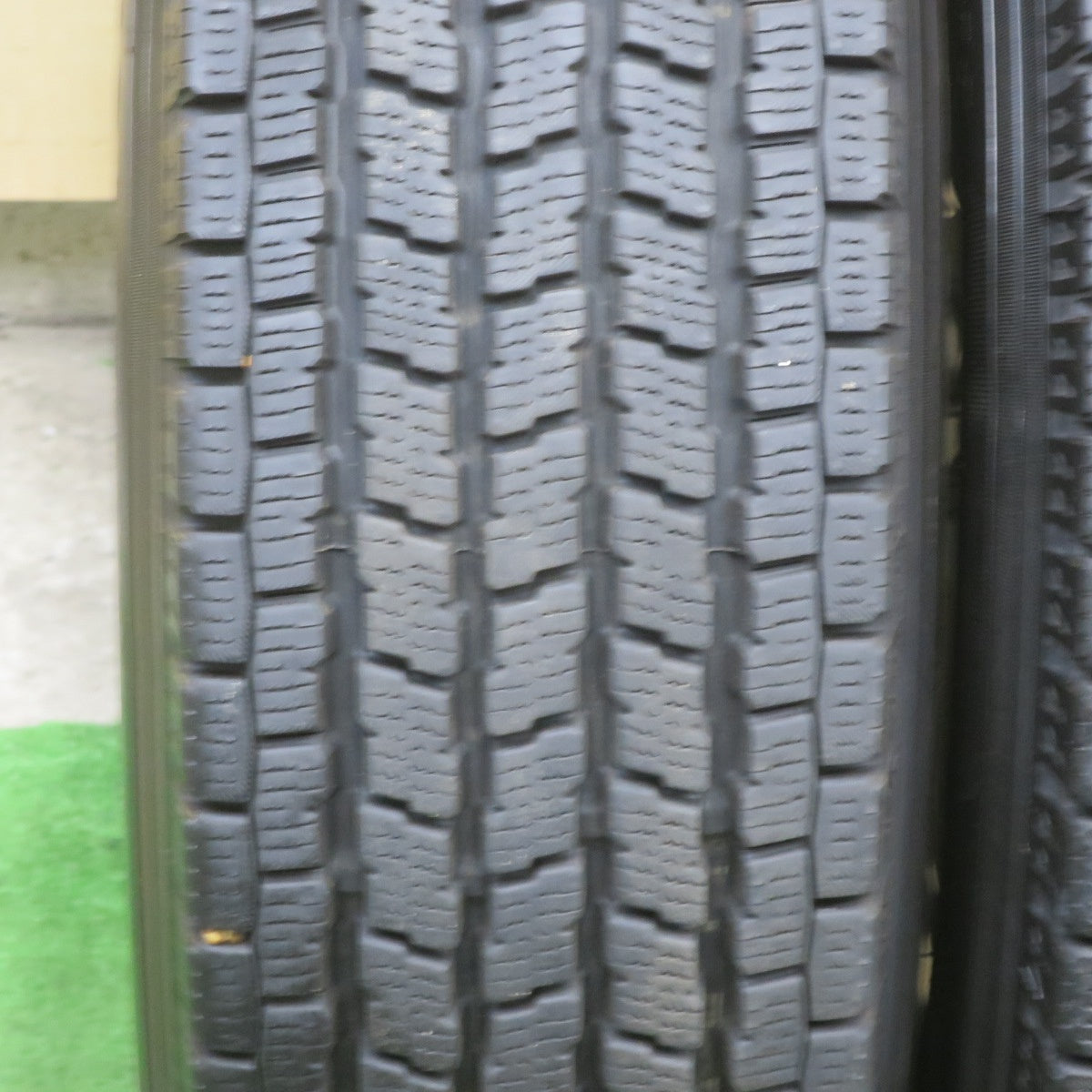 バリ溝！22年！キレイ！9.5分★スタッドレス 195/80R15 107/105L ヨコハマ アイスガード iG91 PRODITA HC プロディータ 15インチ PCD139.7/6H★6022501TTス