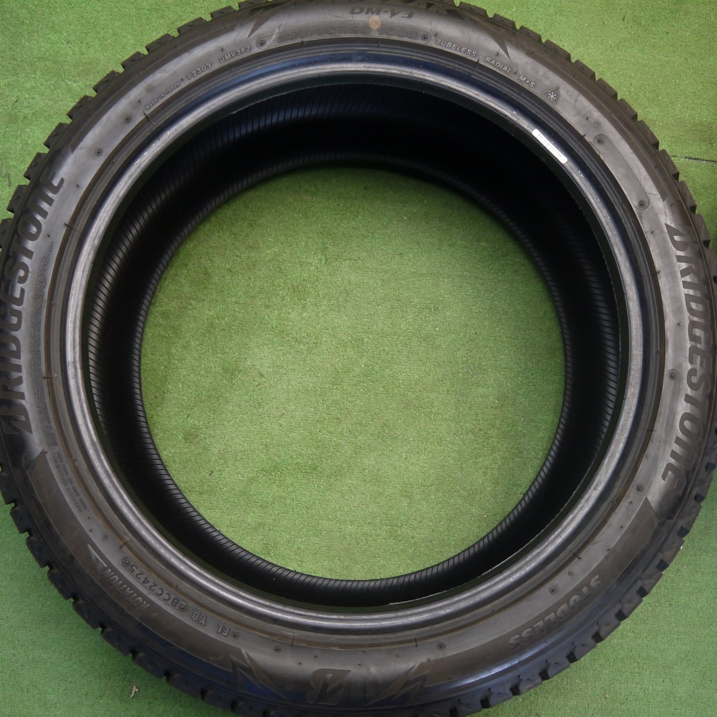バリ溝！25年！9.5分★スタッドレス 235/50R20 ブリヂストン ブリザック DM-V3 タイヤ 20インチ レクサス NX クラウン クロスオーバー bZ4X CX-60 CX-8 等★6050106Hスタ