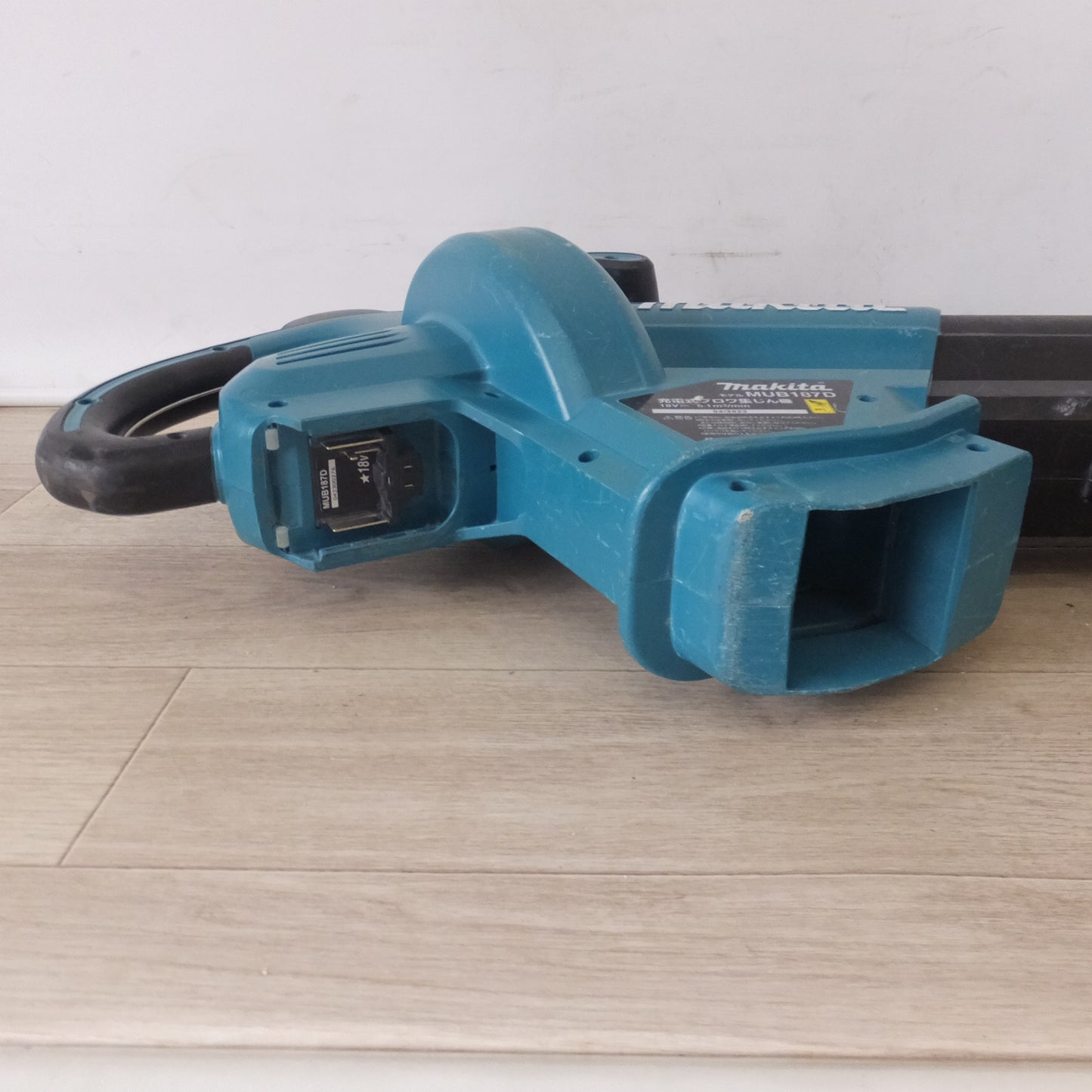 [送料無料] ★マキタ makita 充電式ブロワ集じん機 MUB187D 18V 本体のみ ダストバッグなし★