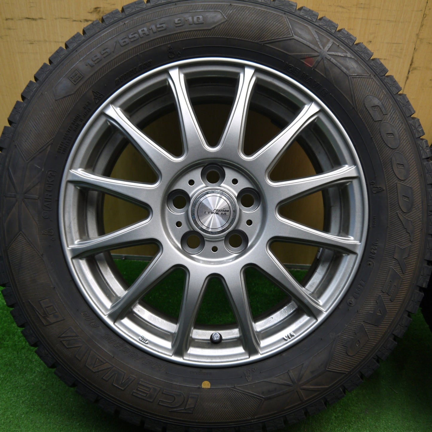バリ溝！キレイ！ほぼ10分★プリウス 等 195/65R15 スタッドレス グッドイヤー アイスナビ6 ravrion LUMIERE ラブリオン 15インチ PCD100/5H★5042801Hス