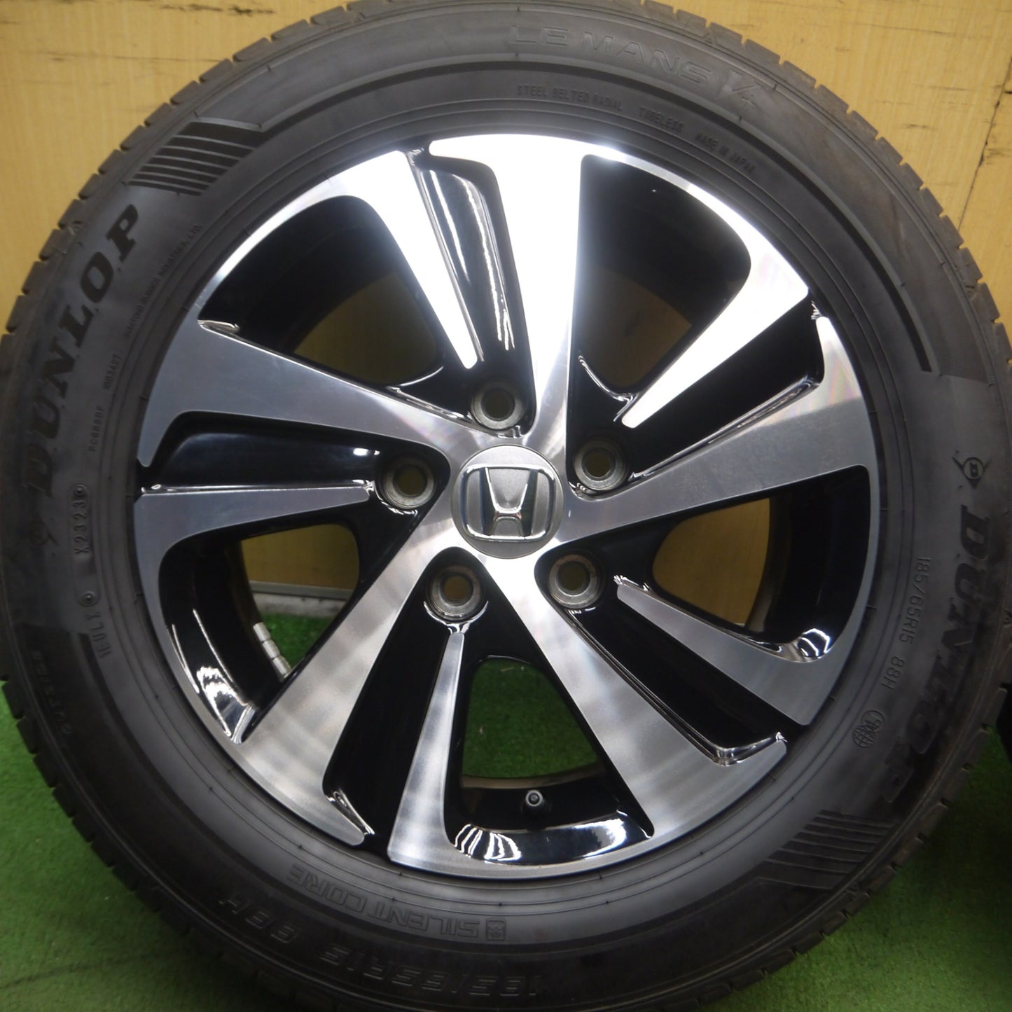*送料無料* 超バリ溝！23年！キレイ！ほぼ10分★ホンダ フリード GB7 ハイブリッド 純正 185/65R15 ダンロップ LE MANS V+ ルマン5+ PCD114.3/5H★4052710Hノ