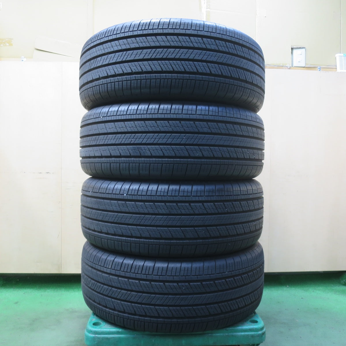 バリ溝！24年！9.5分★235/55R18 グッドイヤー Assurance MaxGuard SUV タイヤ 18インチ ハリアー ヴァンガード 等★6052307イノタ