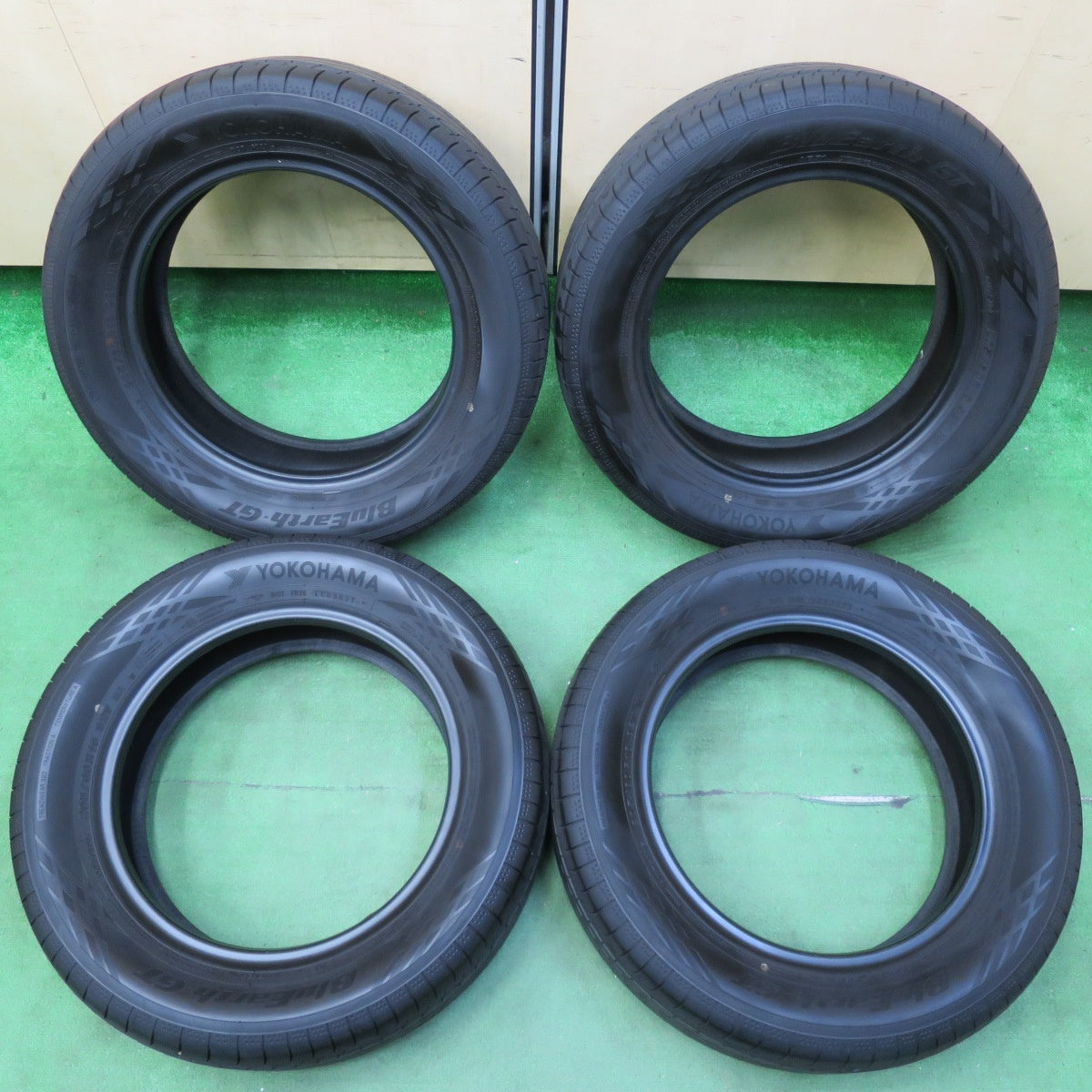 [送料無料] バリ溝！21年！9分★205/60R16 ヨコハマ BluEarth-GT AE51 タイヤ 16インチ ノア ヴォクシー レガシィ 等★4092412イノタ