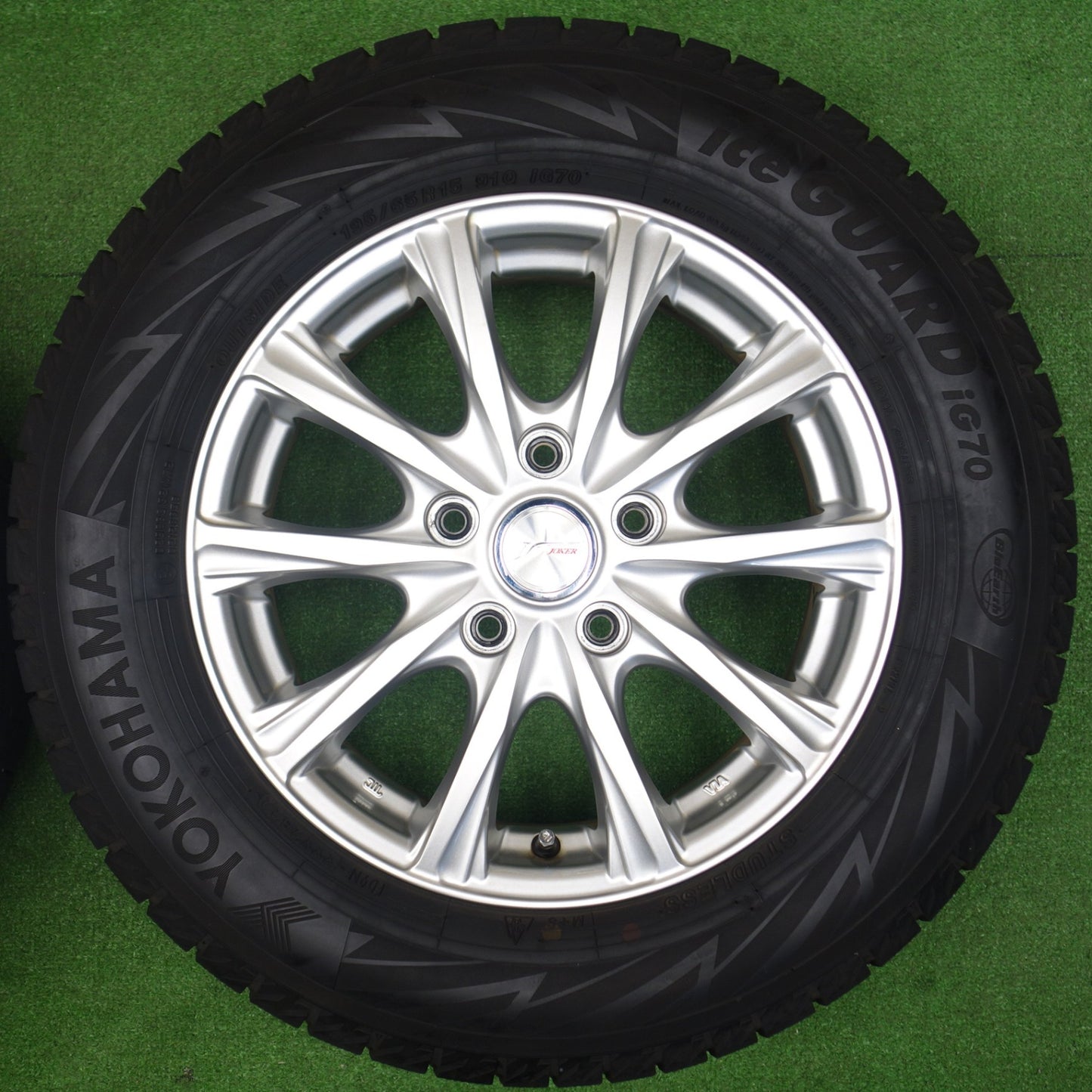 バリ溝！22年！キレイ！9.5分★スタッドレス 195/65R15 ヨコハマ アイスガード iG70 JOKER ジョーカー 15インチ PCD114.3/5H★6031303KTス