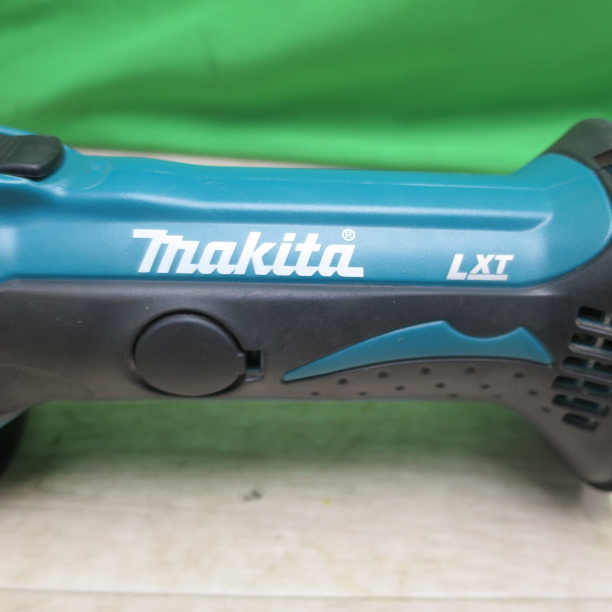 [送料無料] キレイ☆マキタ 14.4V 3.0Ah 100mm 充電式 ディスク グラインダ GA400DRF ケース 充電器 バッテリー 付き 電動 工具☆