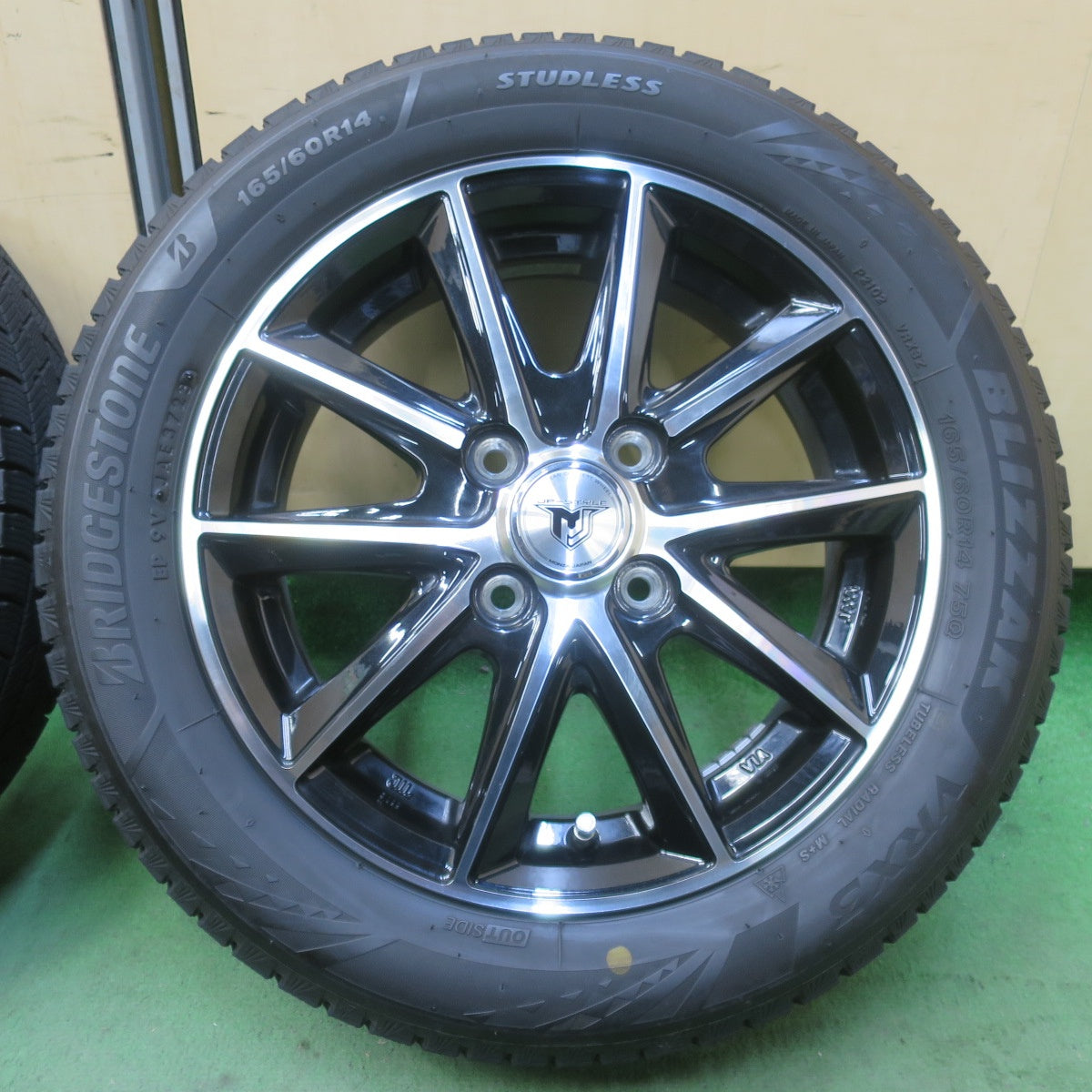 バリ溝！23年！キレイ！9分◎スタッドレス 165/60R14 ブリヂストン ブリザック VRX3 JP-STYLE JPスタイル 軽サイズ エブリィ 等 14インチ PCD100/4H◎6093002イス