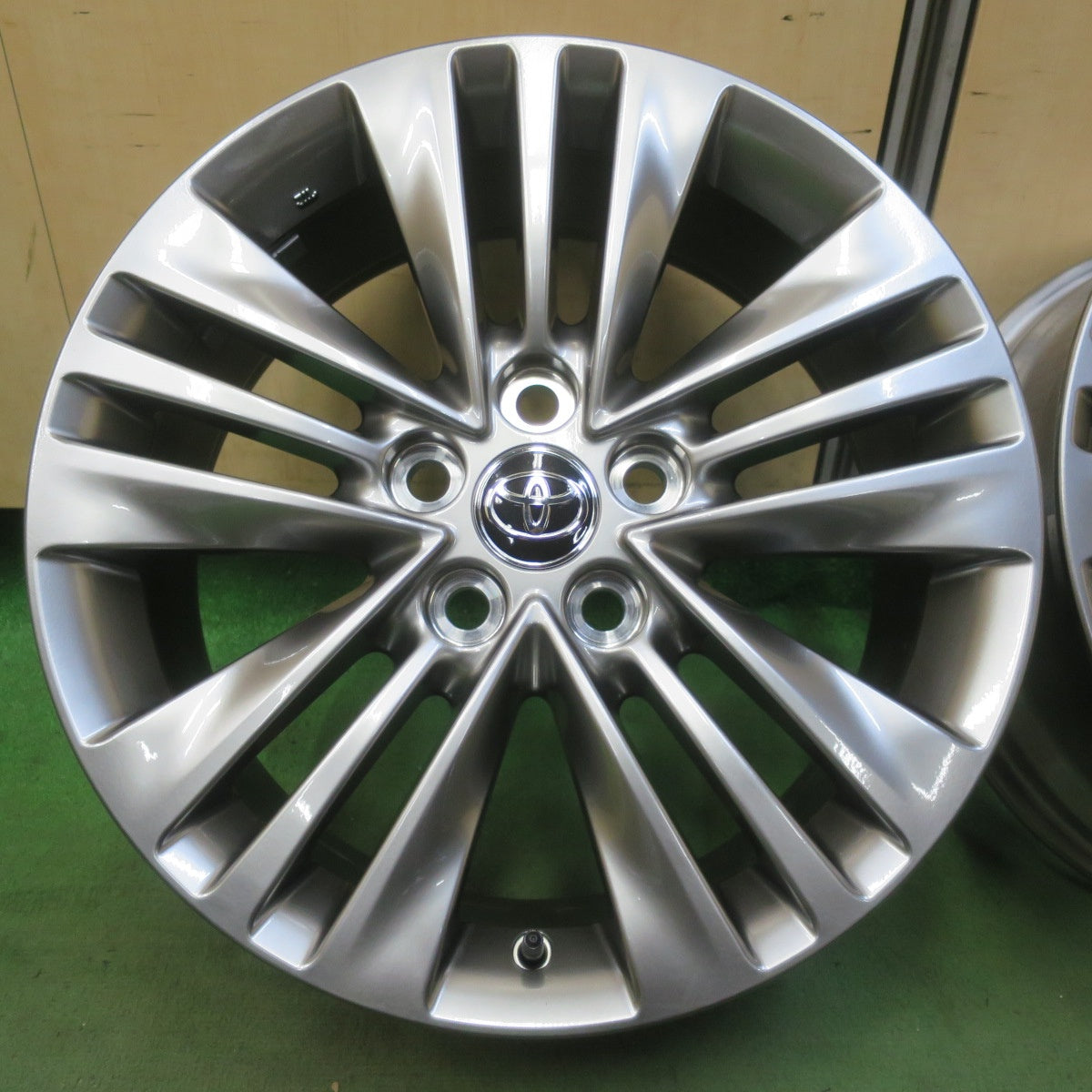 新車外し★トヨタ 40系 アルファード Zグレード 純正 ホイール 18インチ 18×7J PCD120/5H★6062413イホ