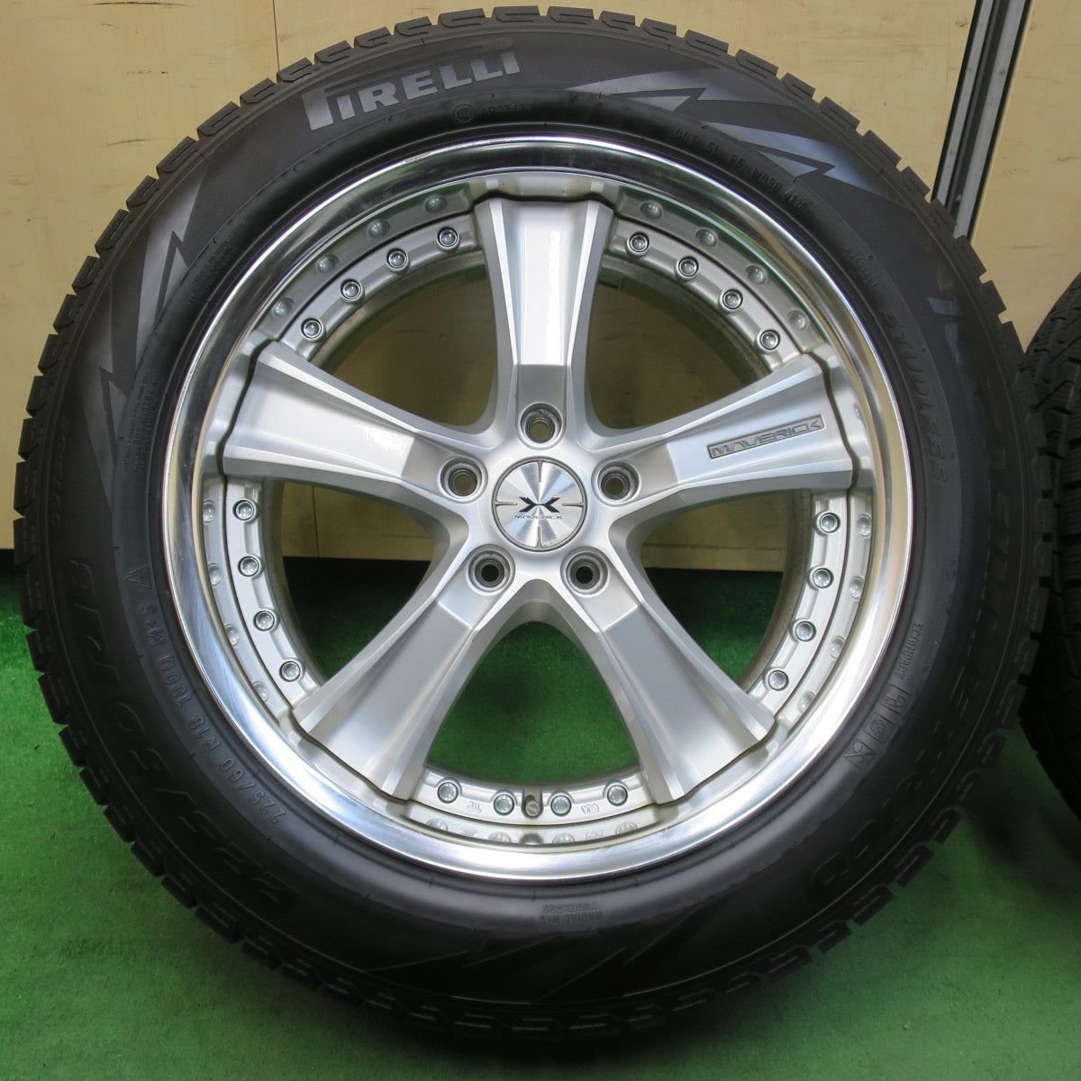[送料無料] バリ溝！8.5分★スタッドレス 225/60R18 ピレリ アイスアシンメトリコ MAVERICK マーベリック 005S SL 18インチ PCD114.3/5H★5022402イス