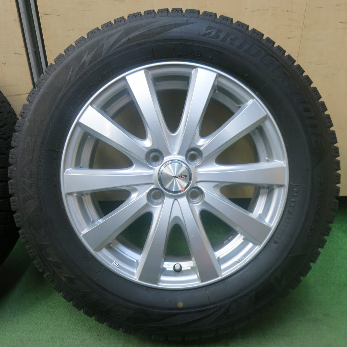 バリ溝！キレイ！9分★スタッドレス 185/65R15 ブリヂストン ブリザック VRX2 ravrion RS01 ラブリオン 15インチ PCD100/4H★5123004SKス