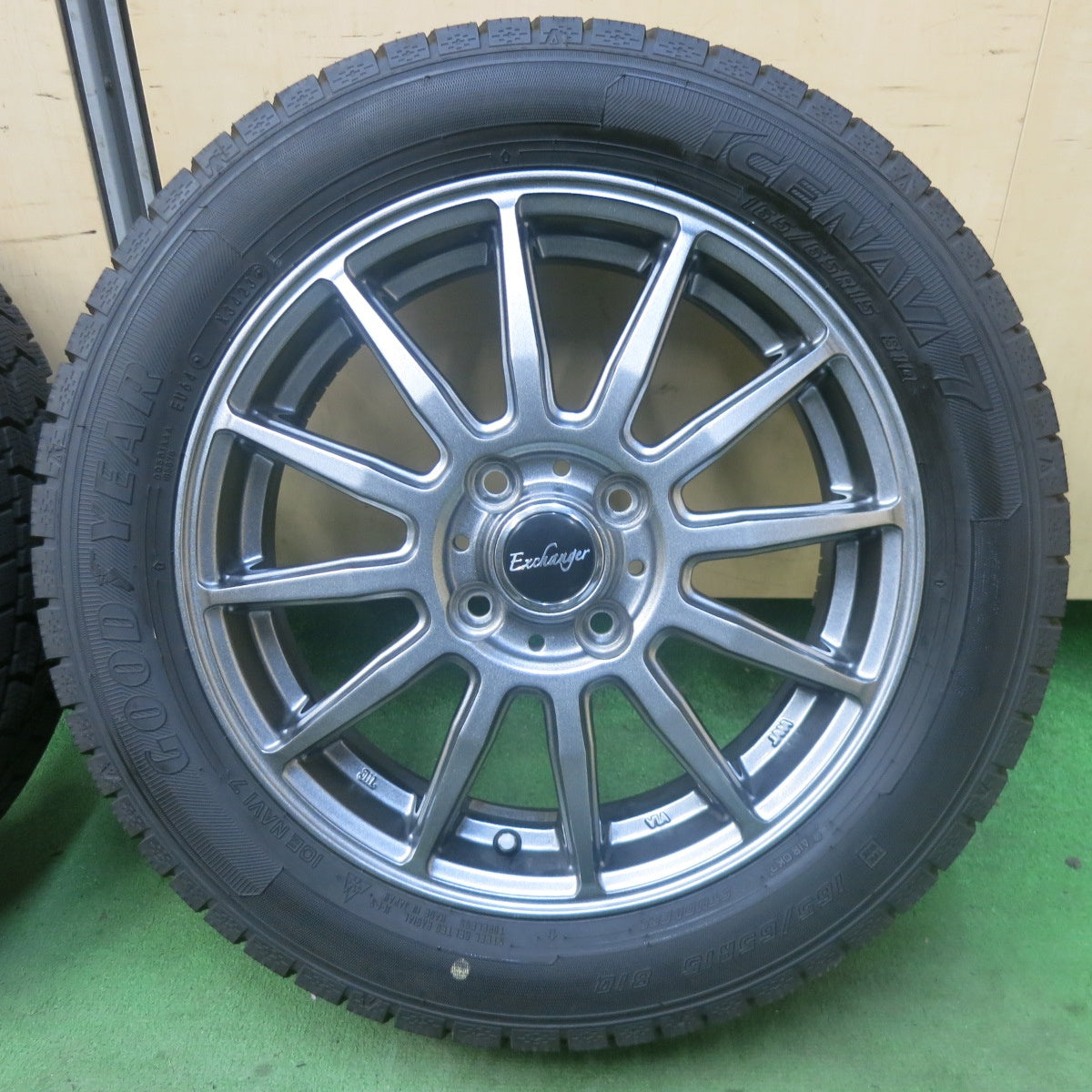 バリ溝！23年！キレイ！9.5分以上★スタッドレス 165/65R15 グッドイヤー アイスナビ7 Exchanger 15インチ 軽サイズ タフト ハスラー 等 PCD100/4H★5122402SKス