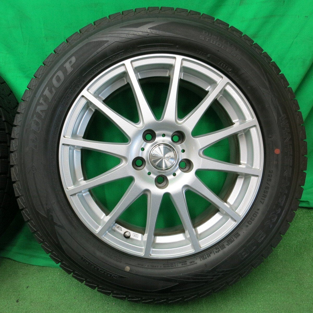 バリ溝 綺麗 9.5分★スタッドレス 225/65R17 ダンロップ ウインターマックス SJ8 Tiradoγ La-Strada PCD114.3/5H★4051702ナス